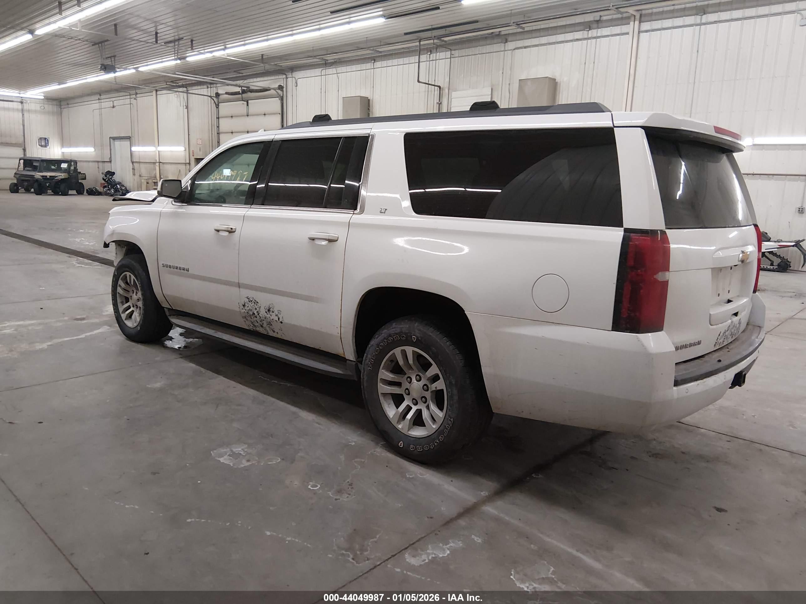 CHEVROLET SUBURBAN image 3