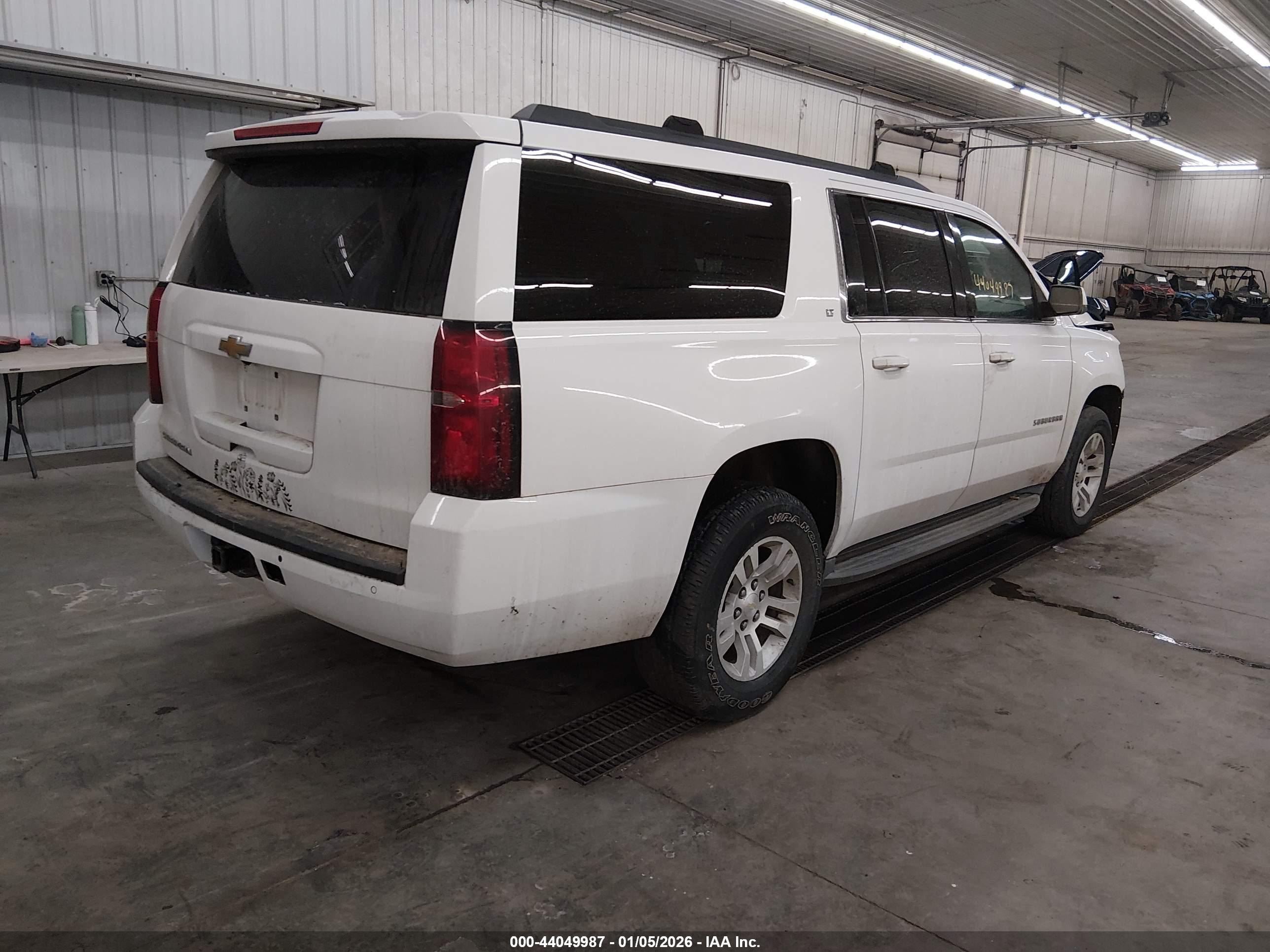 CHEVROLET SUBURBAN image 4
