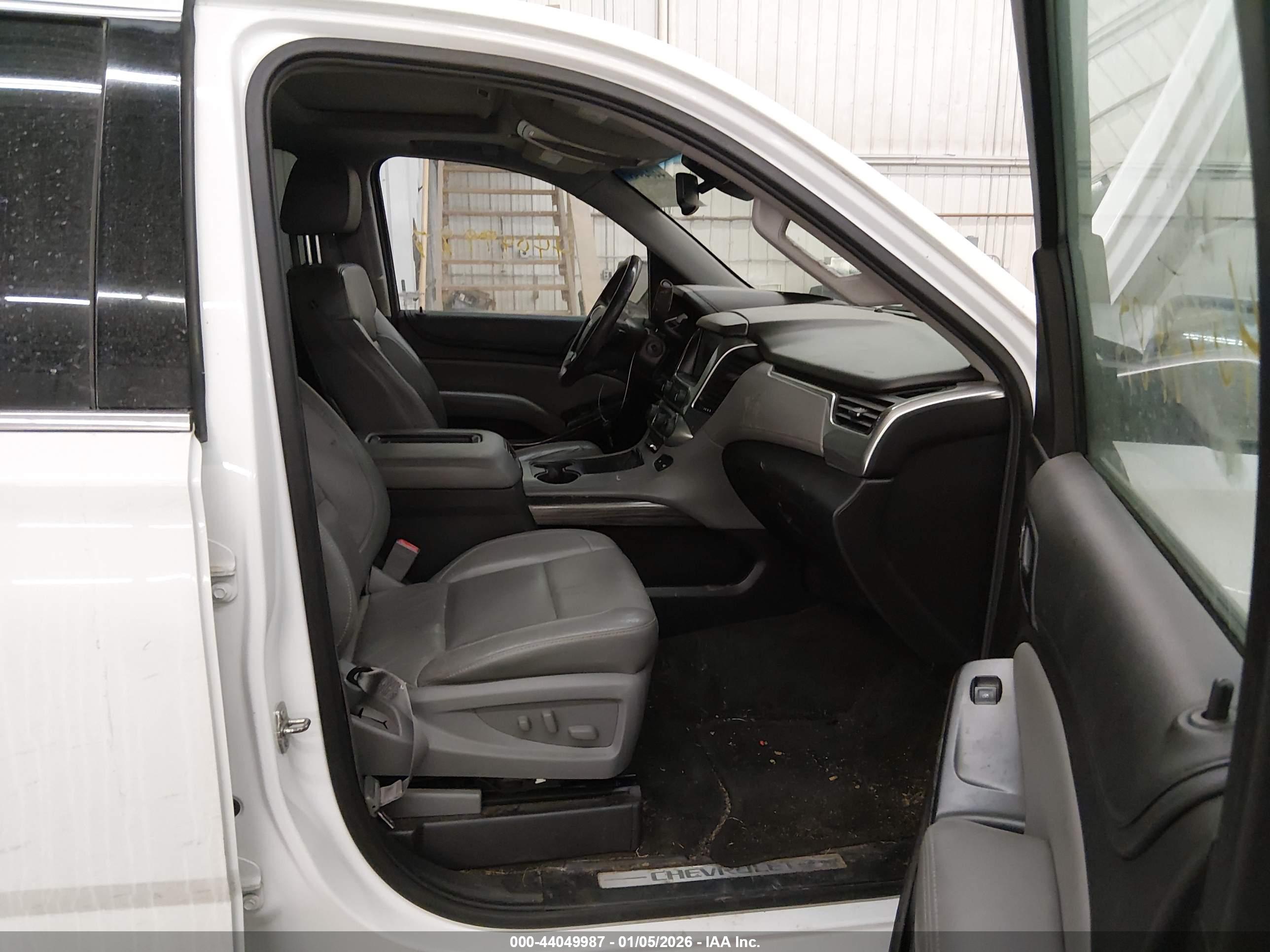 CHEVROLET SUBURBAN image 5
