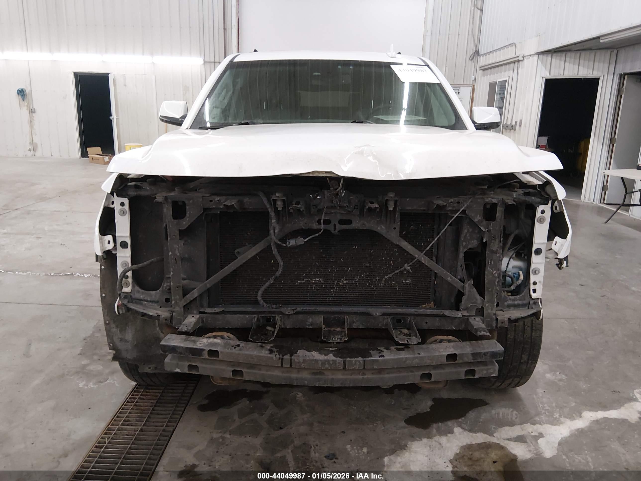 CHEVROLET SUBURBAN image 6