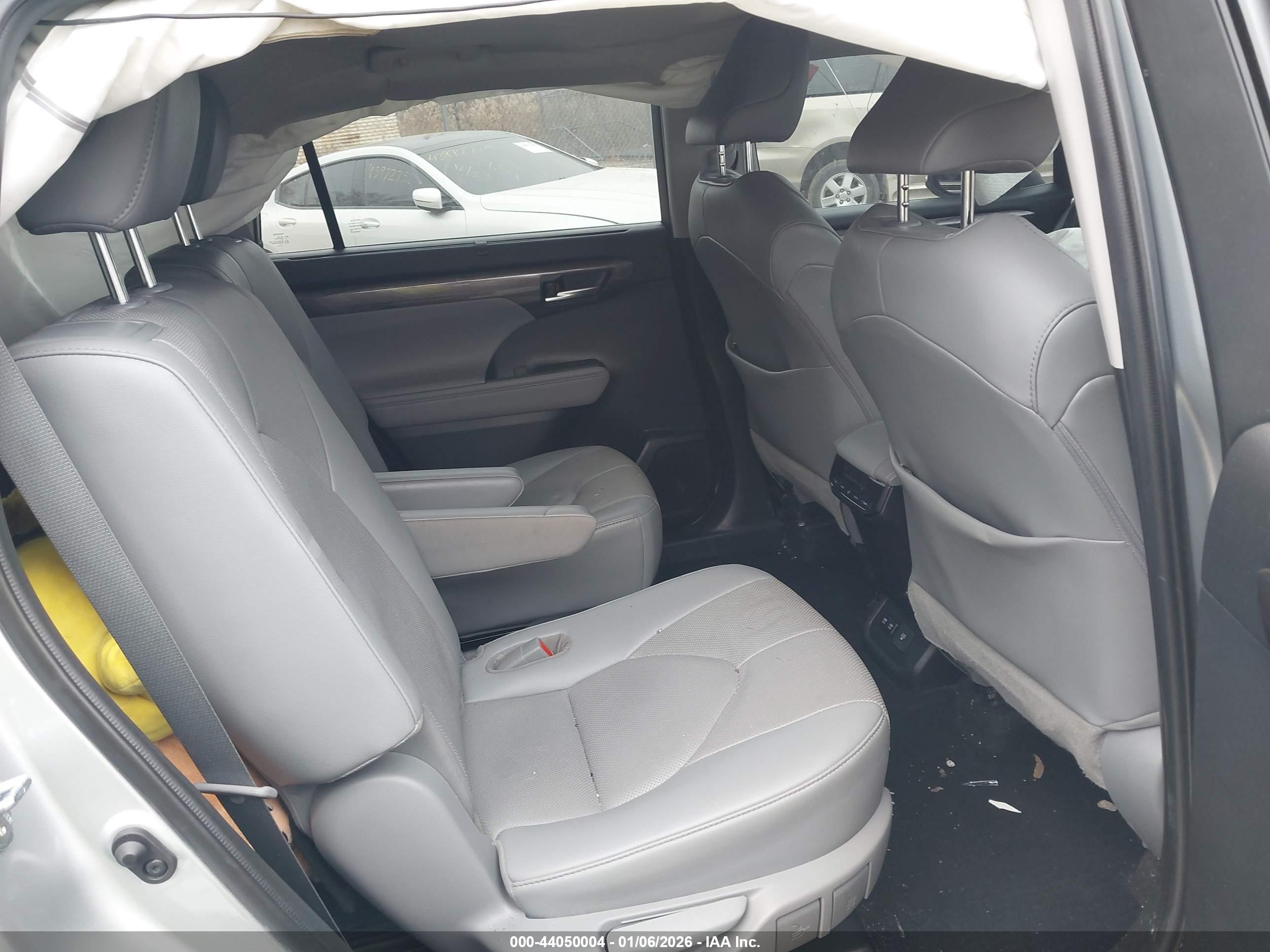 TOYOTA HIGHLANDER image 8