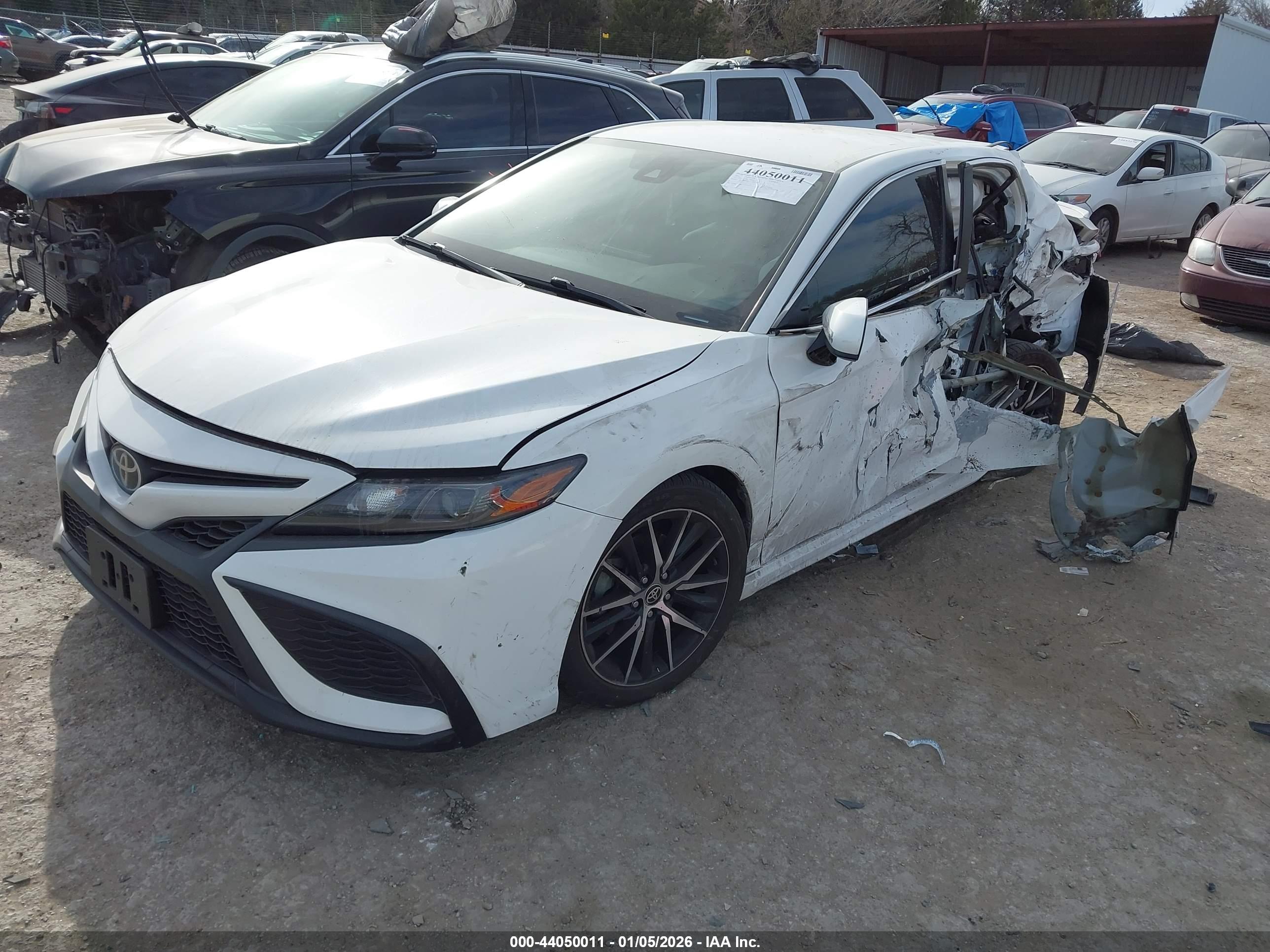 TOYOTA CAMRY image 2
