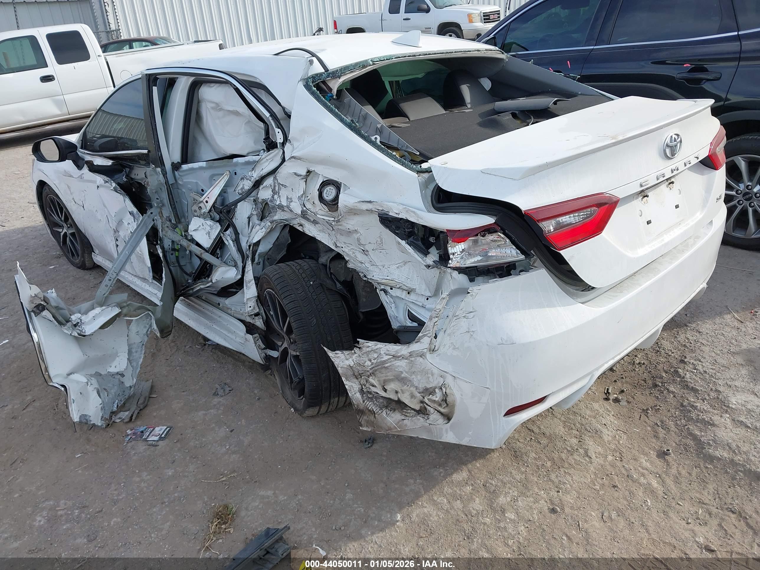 TOYOTA CAMRY image 3