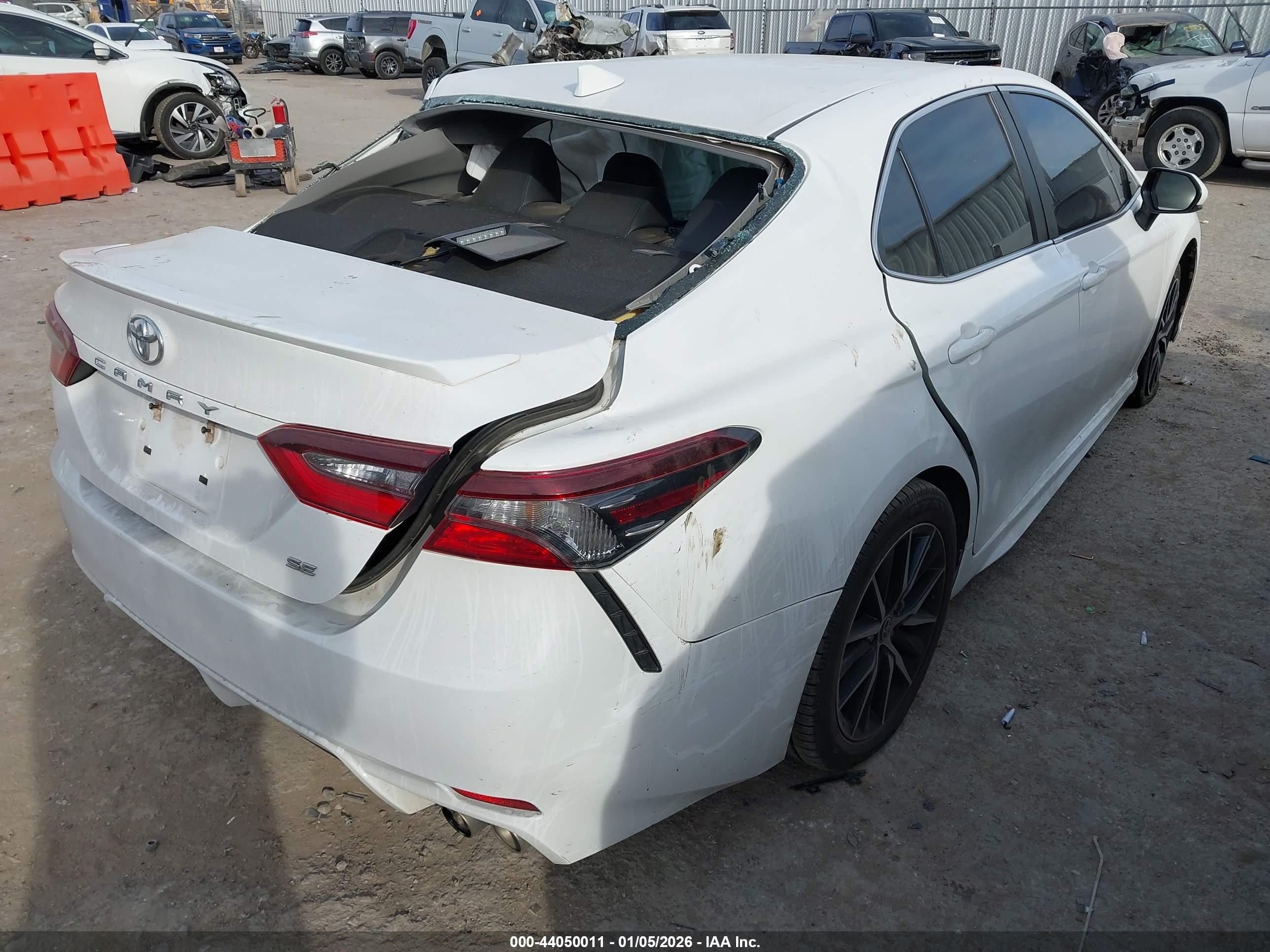 TOYOTA CAMRY image 4