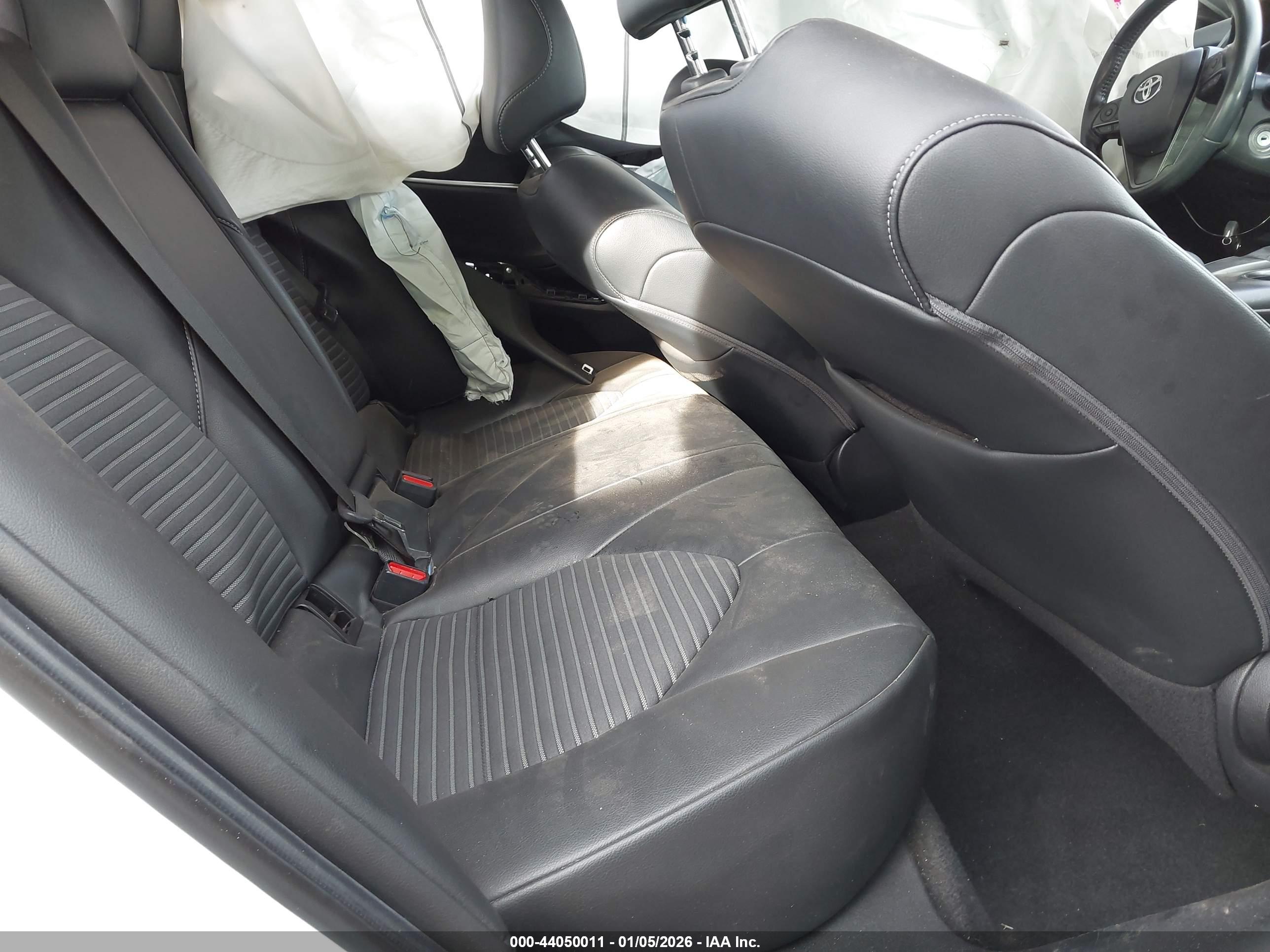 TOYOTA CAMRY image 8