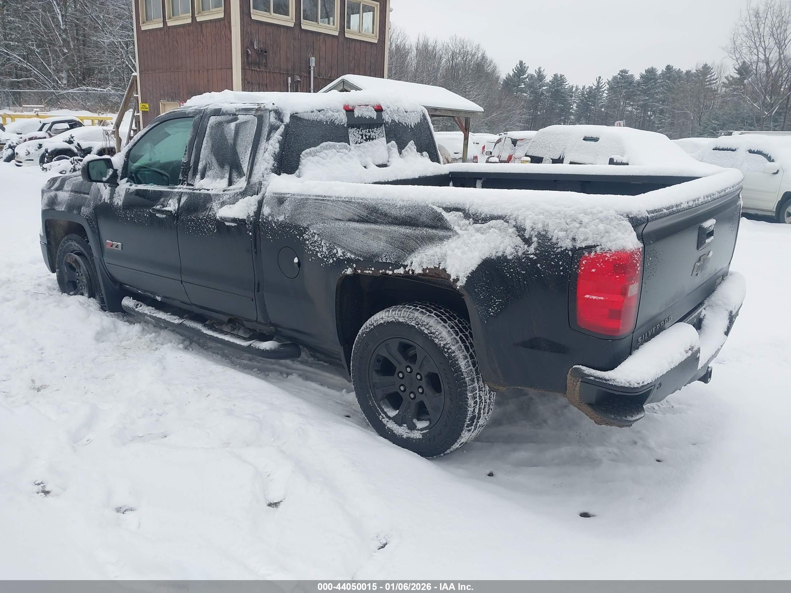 CHEVROLET SILVERADO image 3
