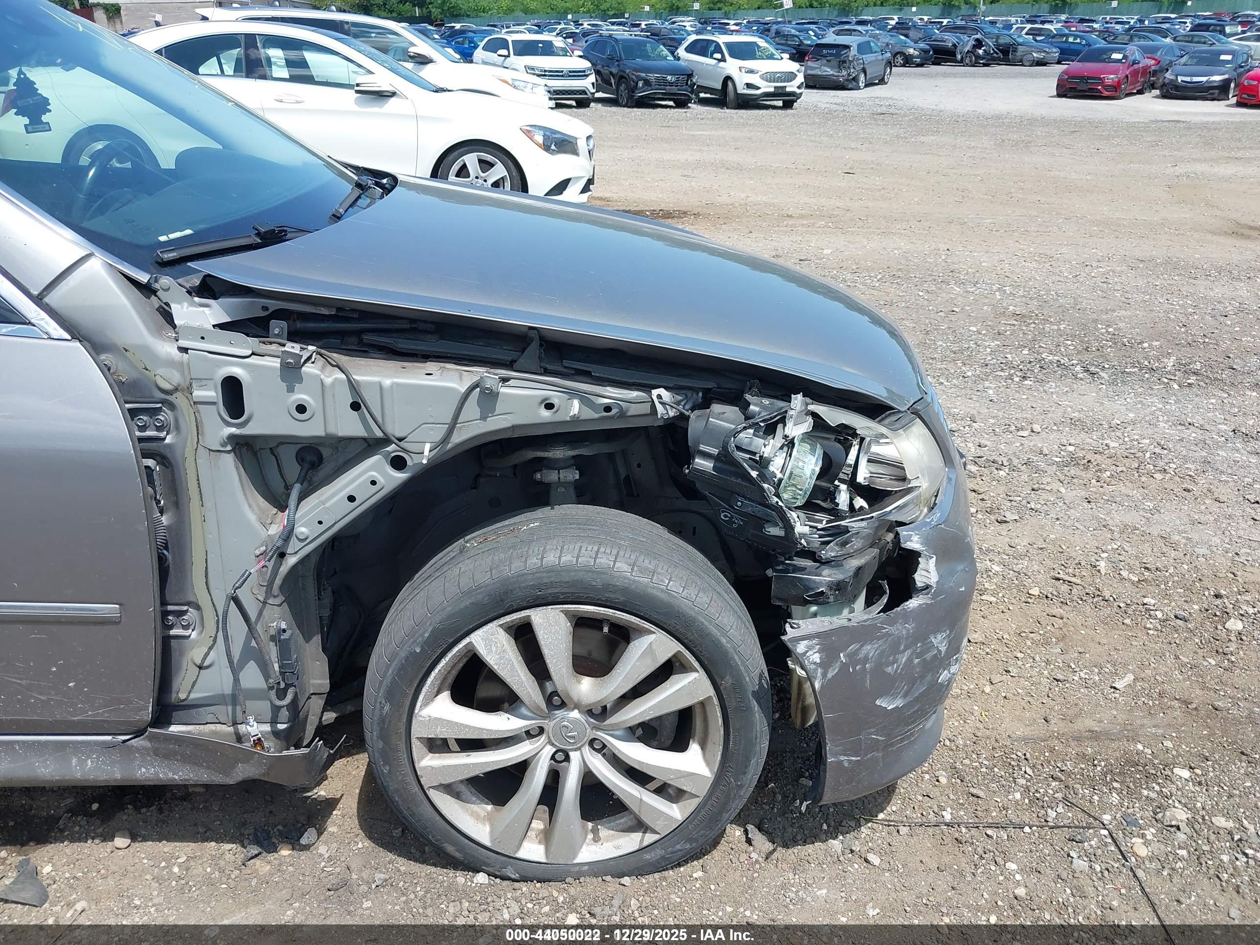 INFINITI M35X image 6