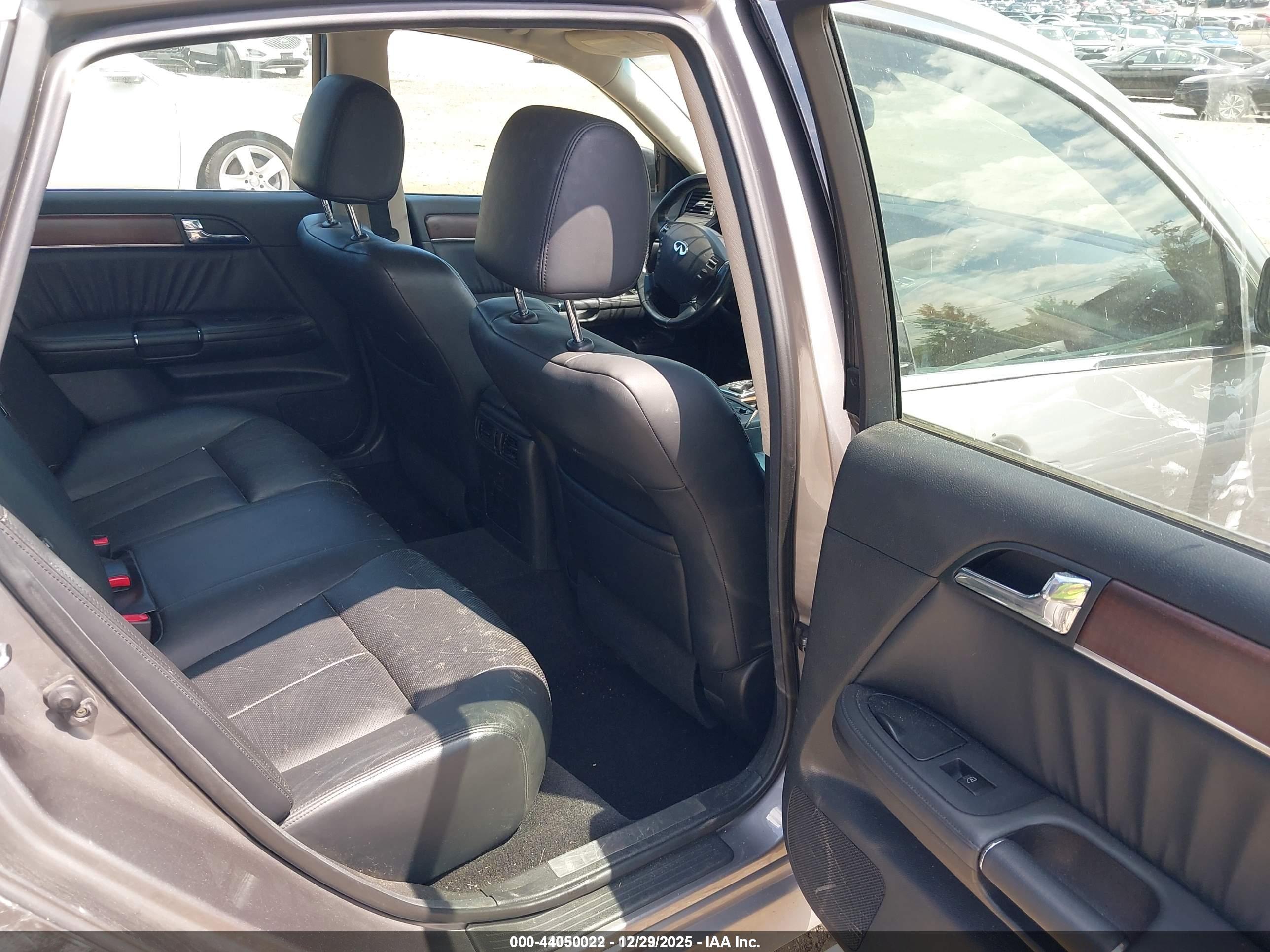 INFINITI M35X image 8