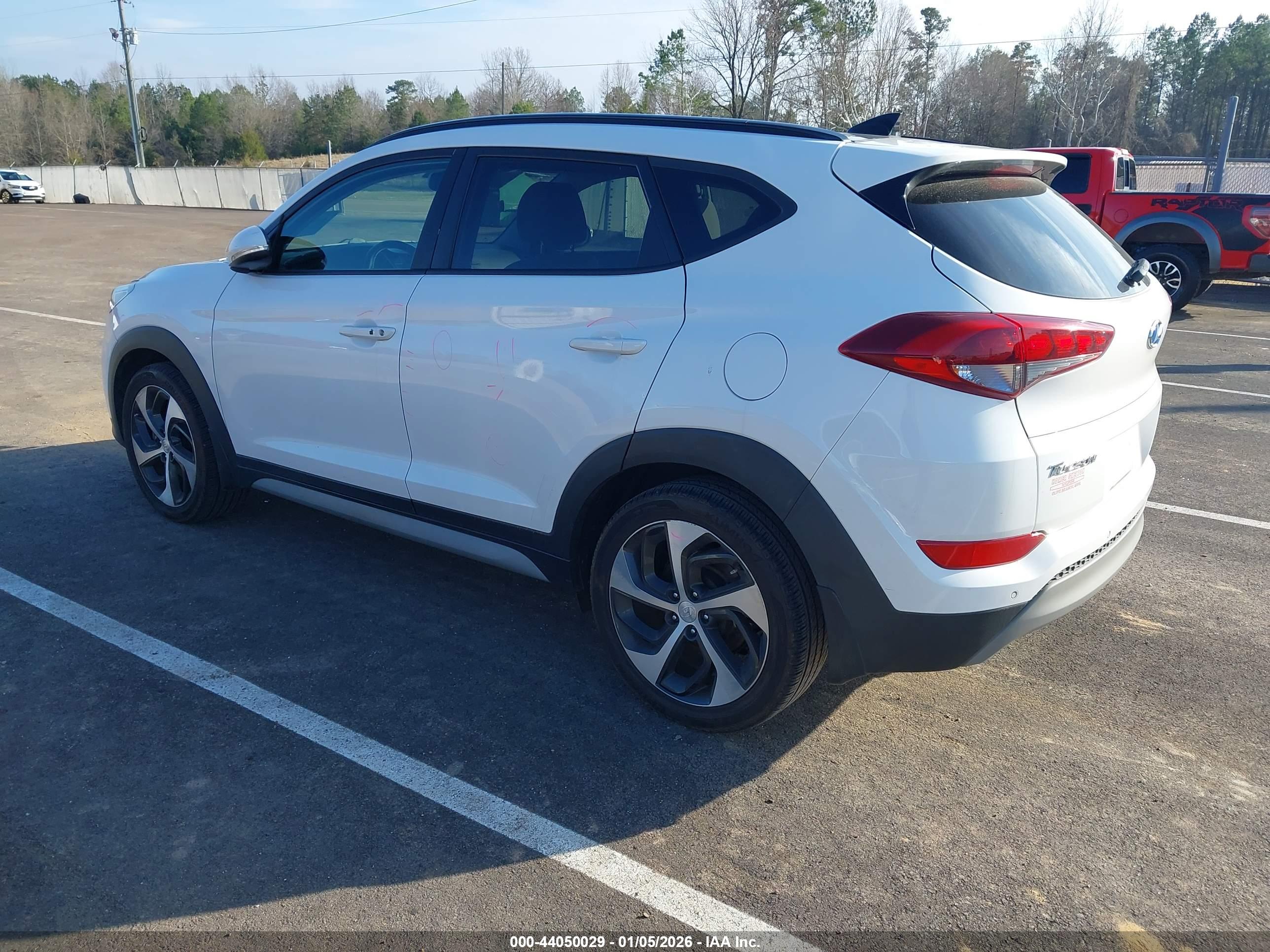 HYUNDAI TUCSON image 3