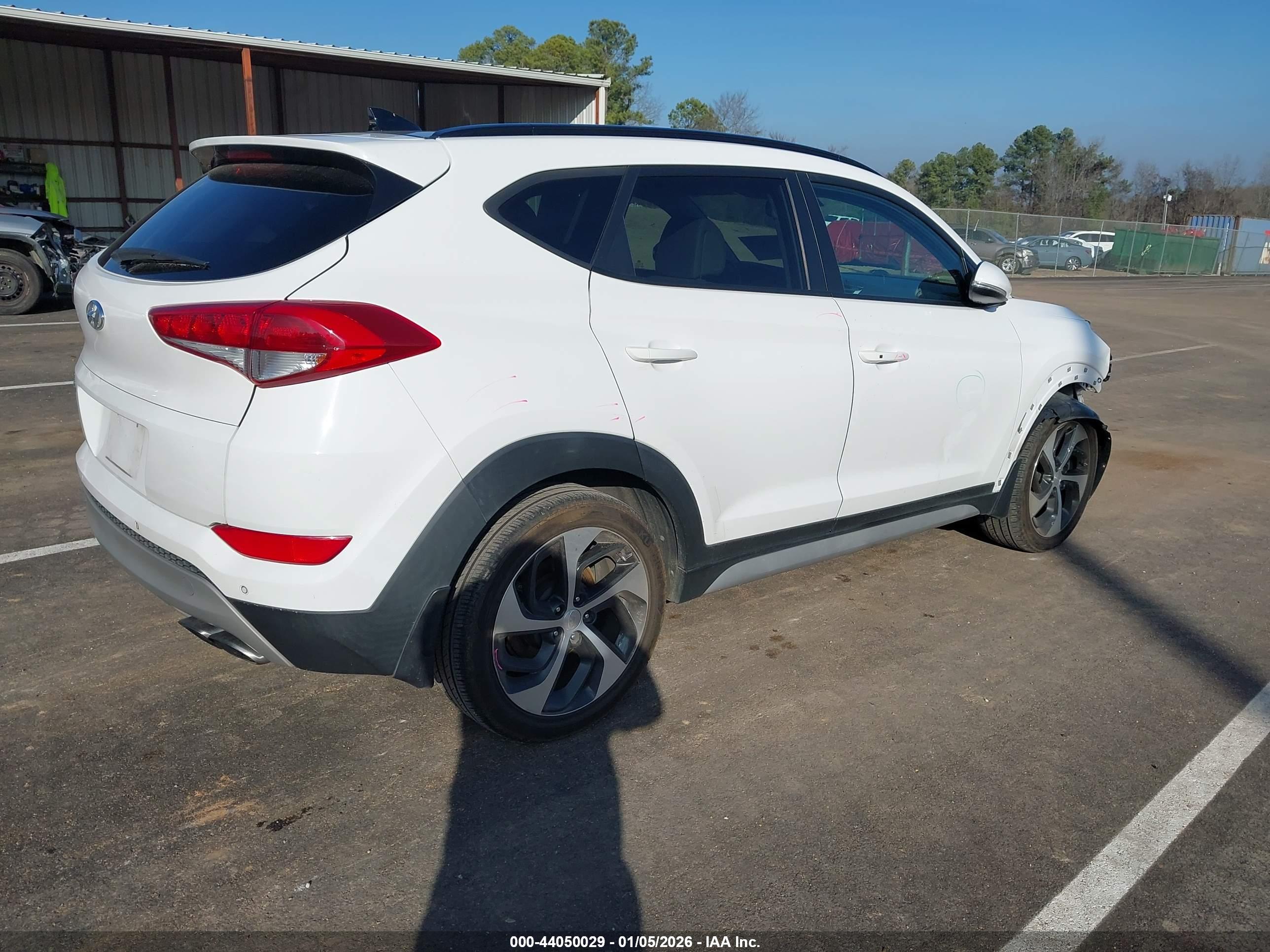 HYUNDAI TUCSON image 4