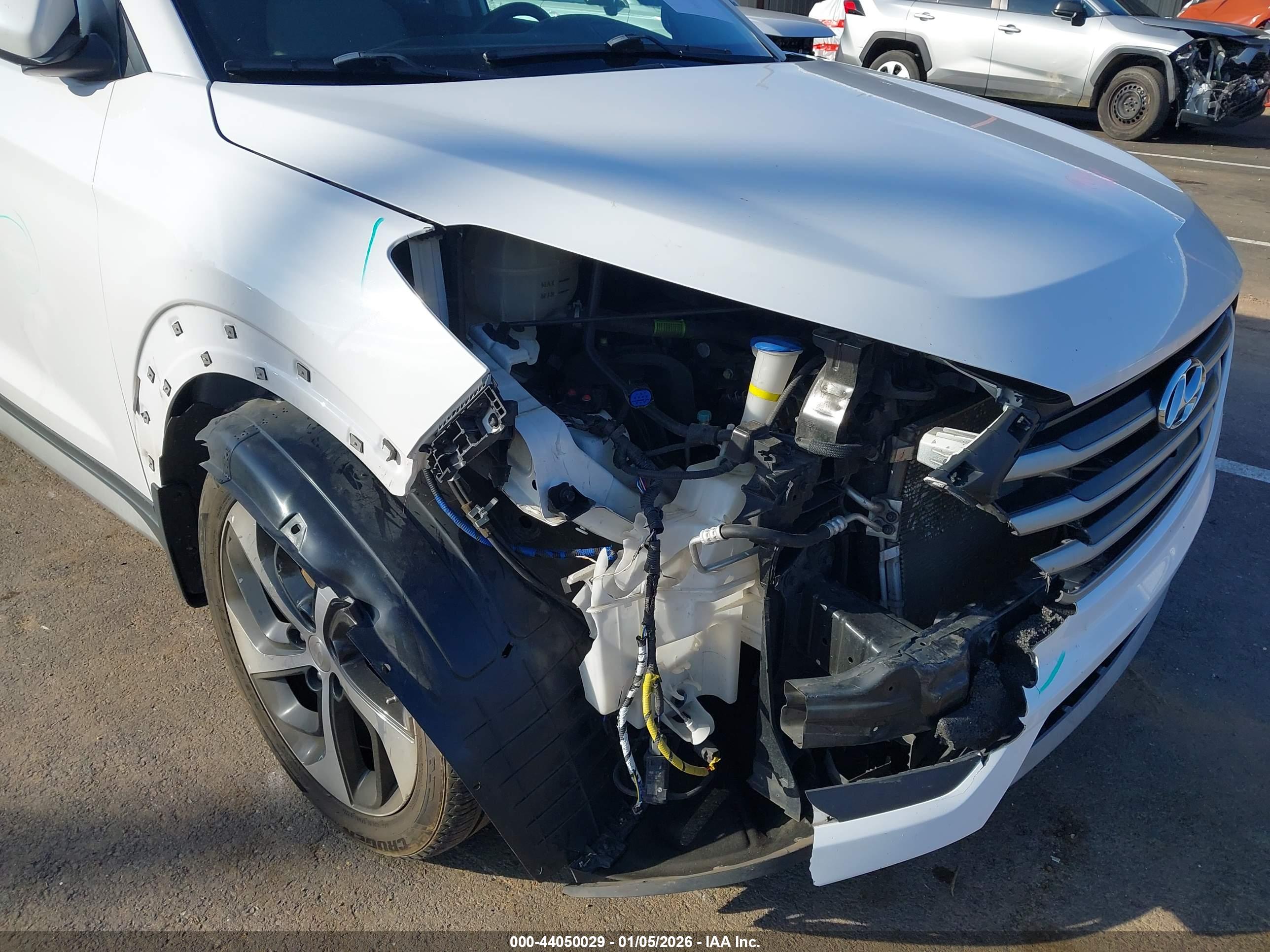 HYUNDAI TUCSON image 6