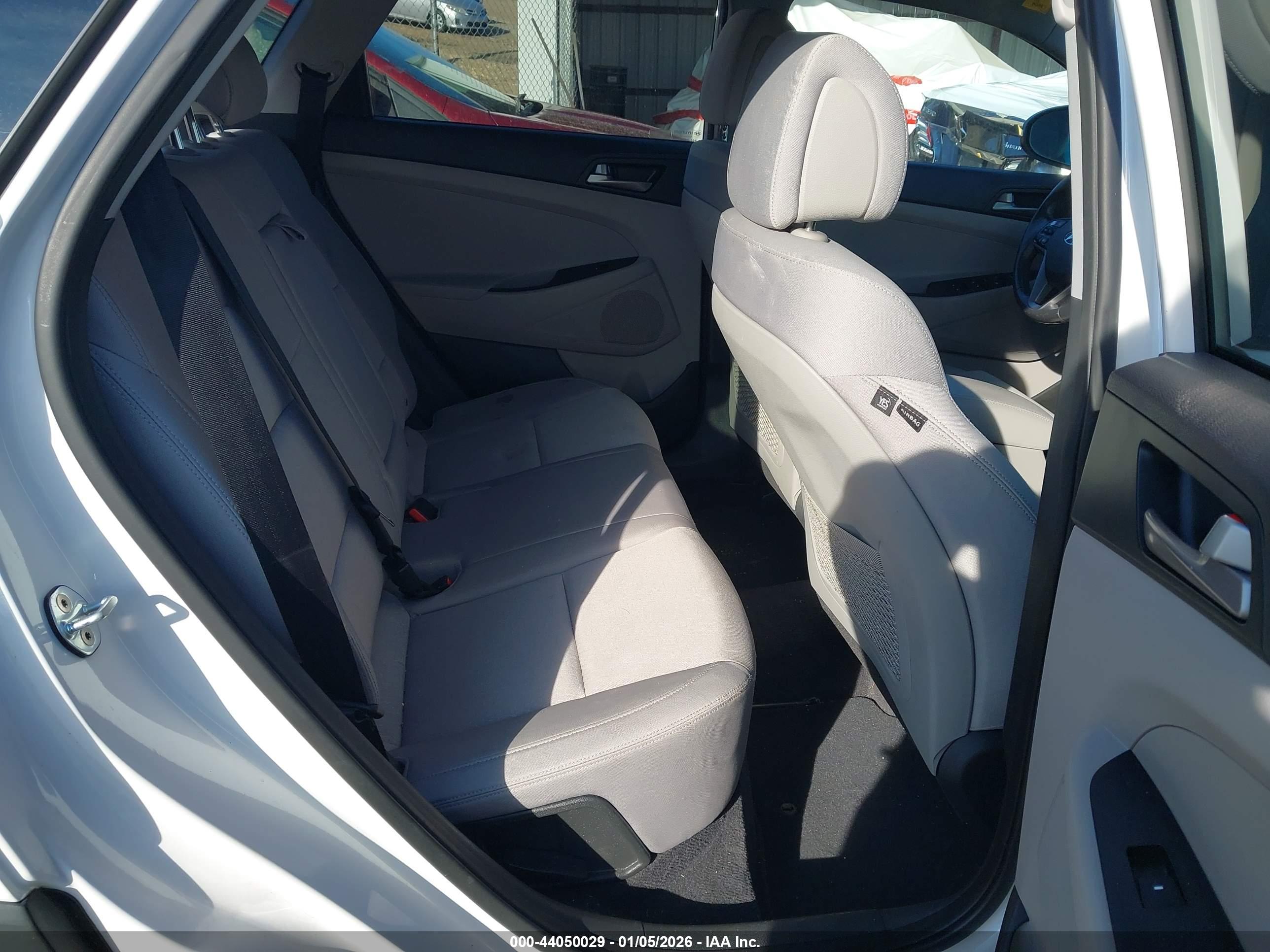 HYUNDAI TUCSON image 8