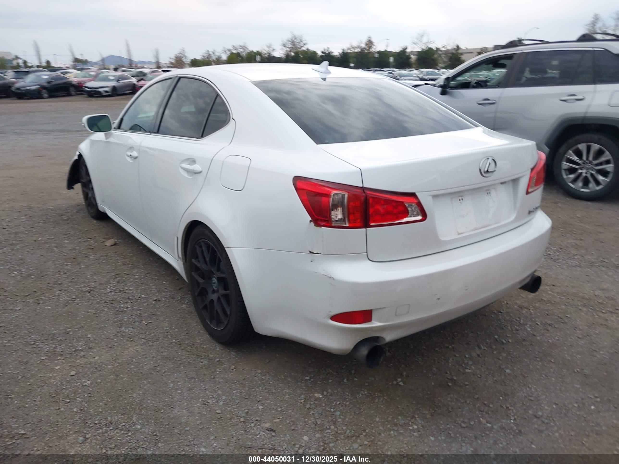 LEXUS IS image 3