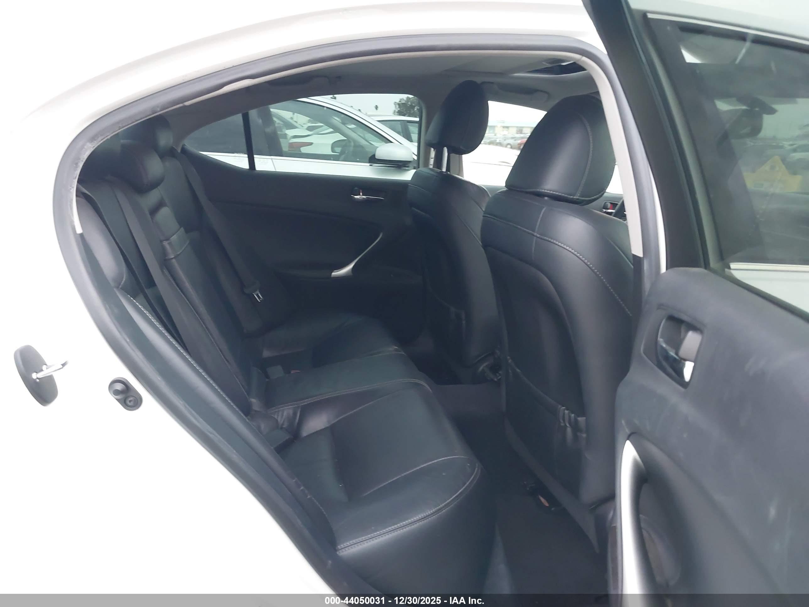 LEXUS IS image 8