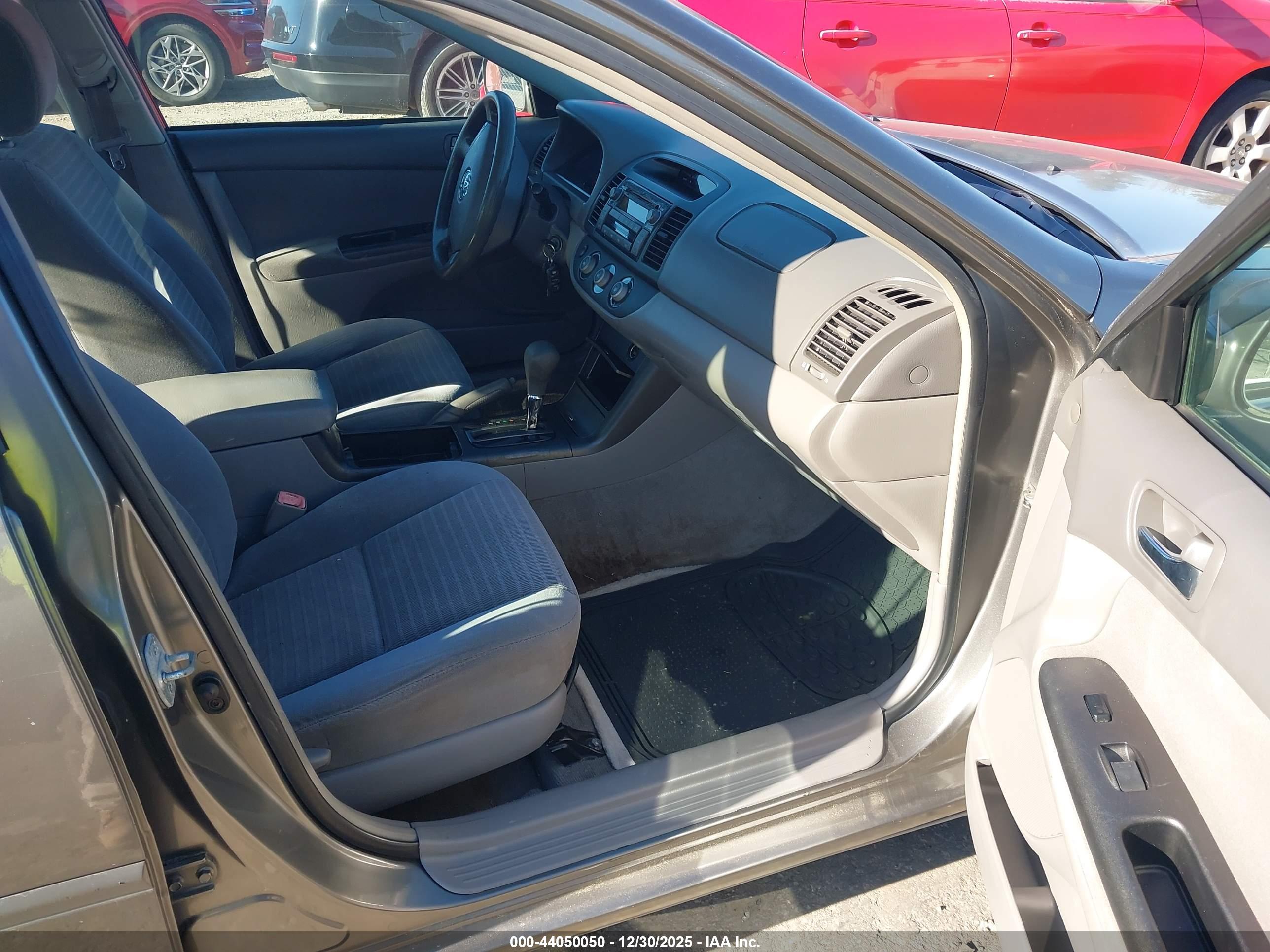 TOYOTA CAMRY image 5