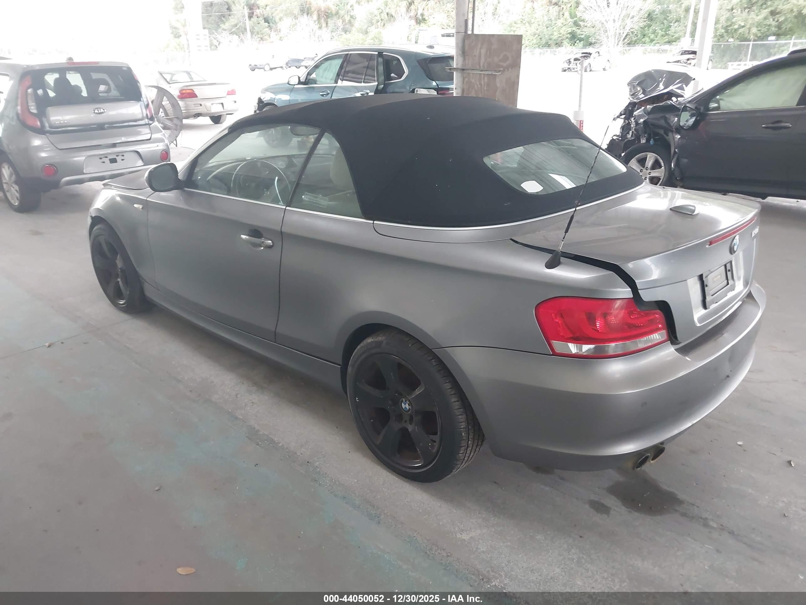 BMW 128I image 3