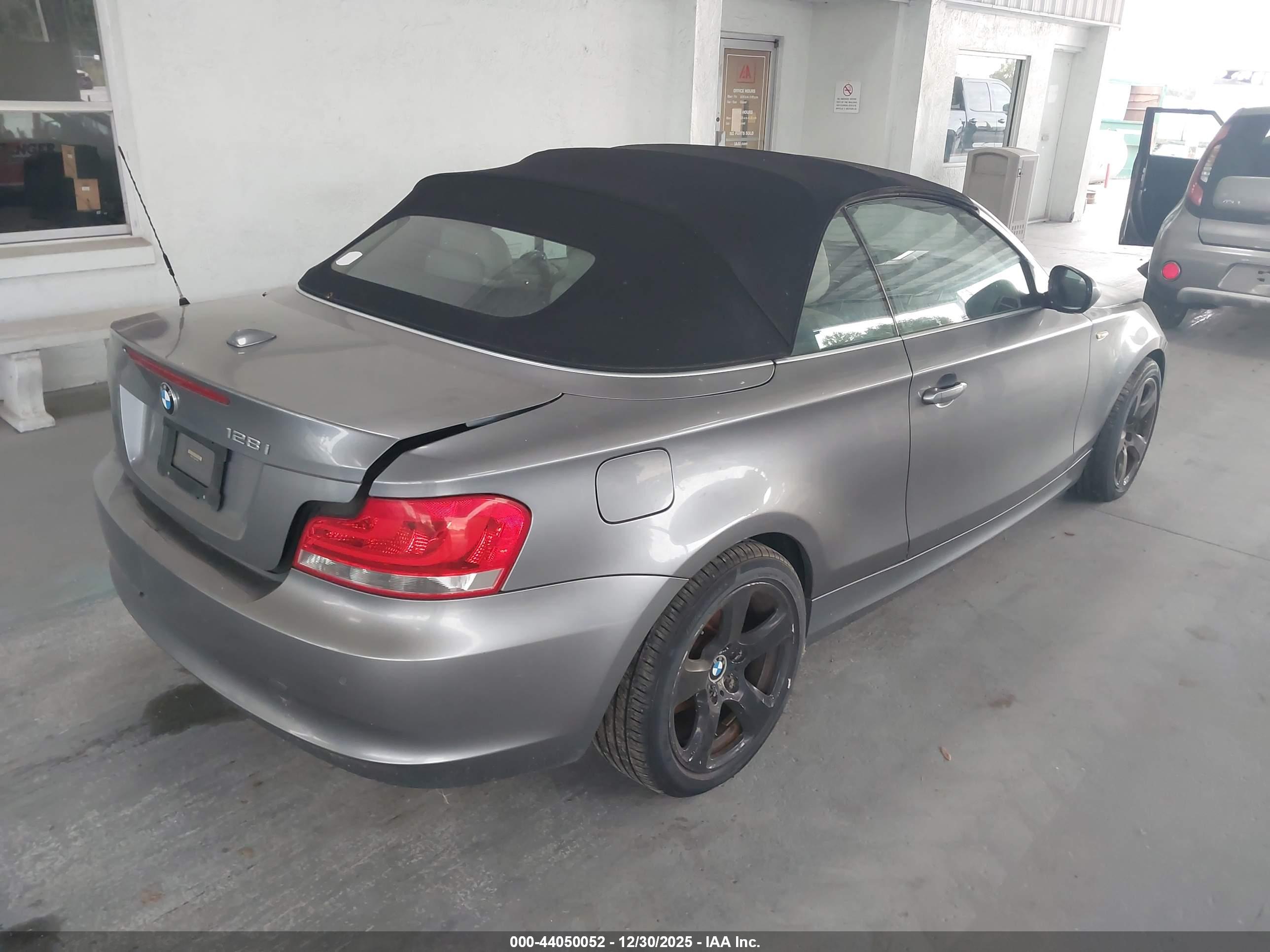 BMW 128I image 4