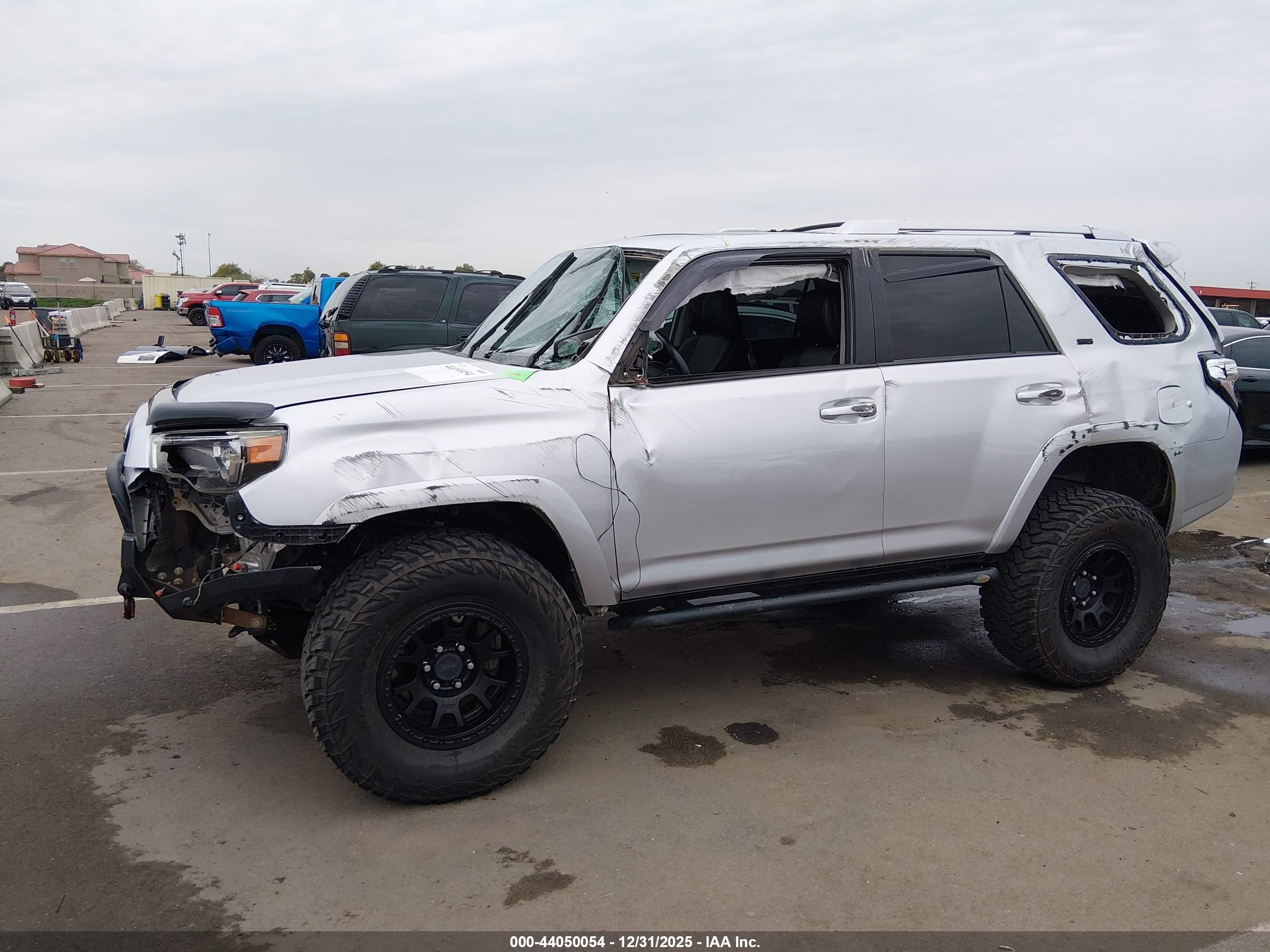 TOYOTA 4RUNNER image 6