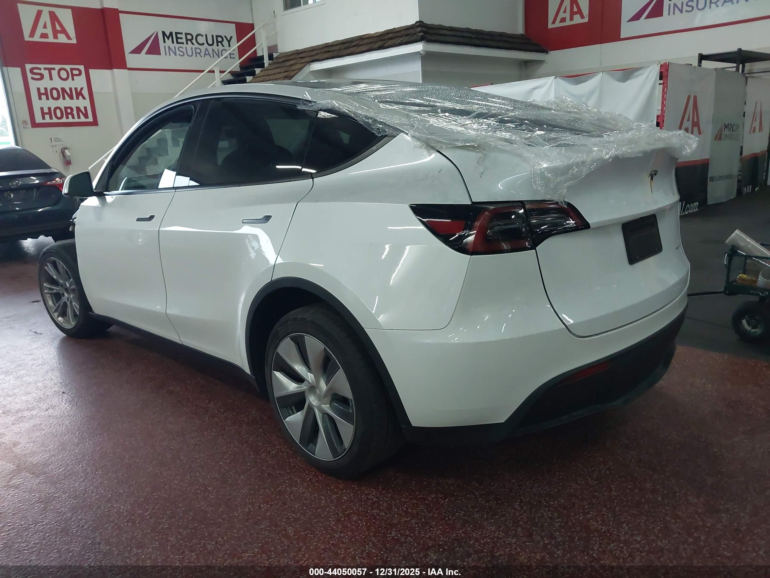 TESLA MODEL image 3