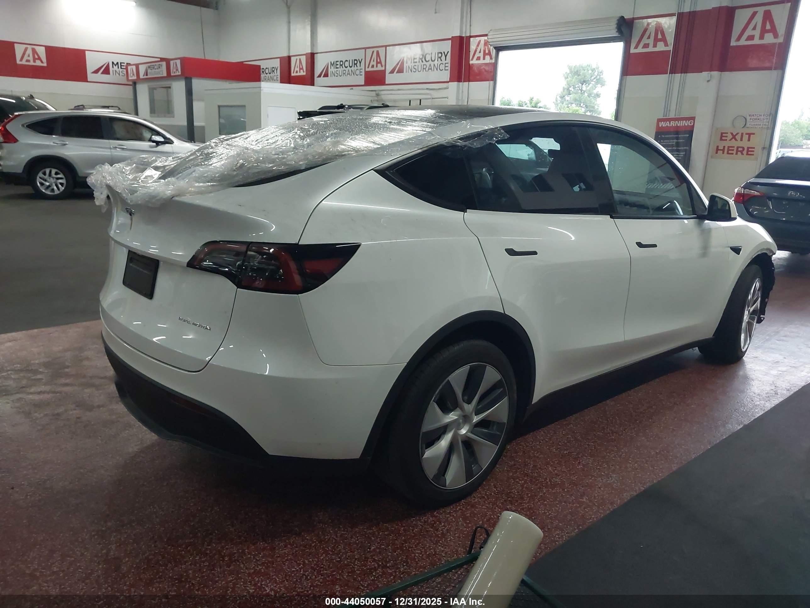 TESLA MODEL image 4
