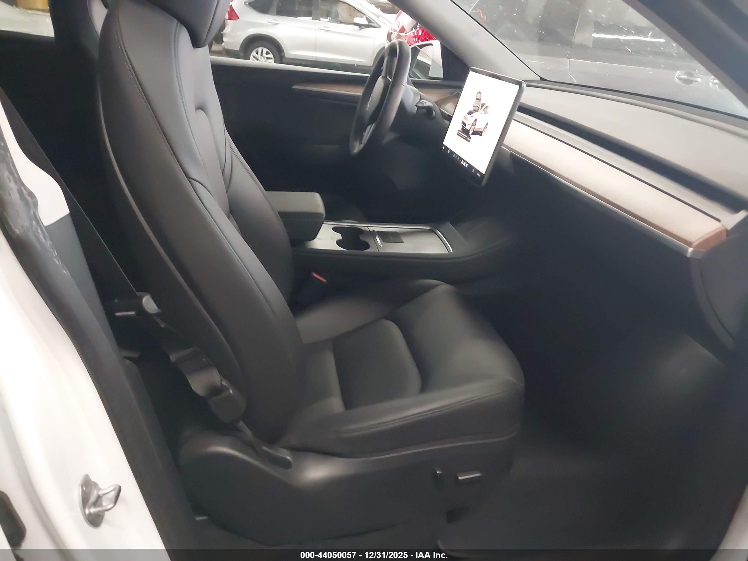 TESLA MODEL image 5