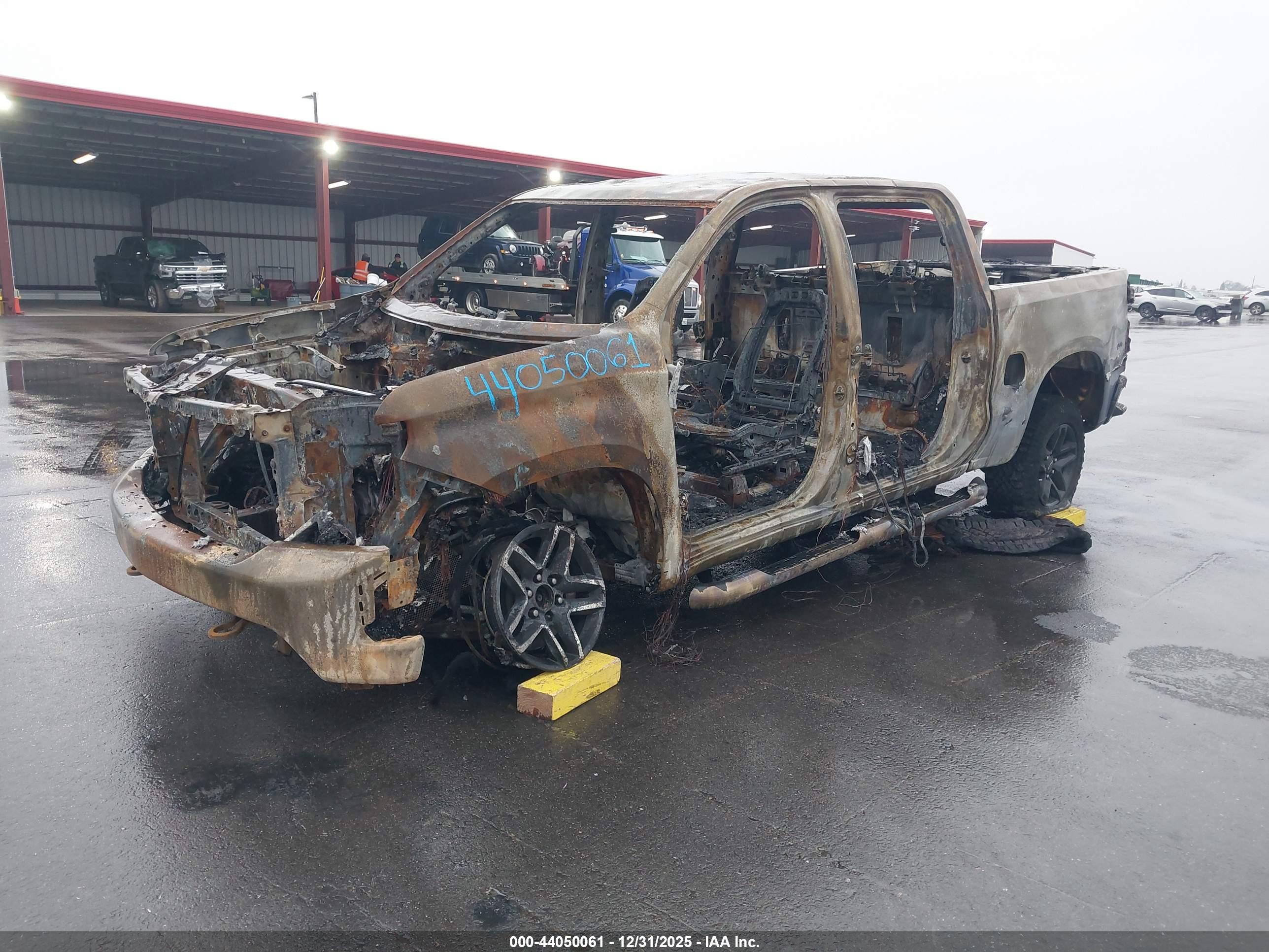 CHEVROLET SILVERADO image 2