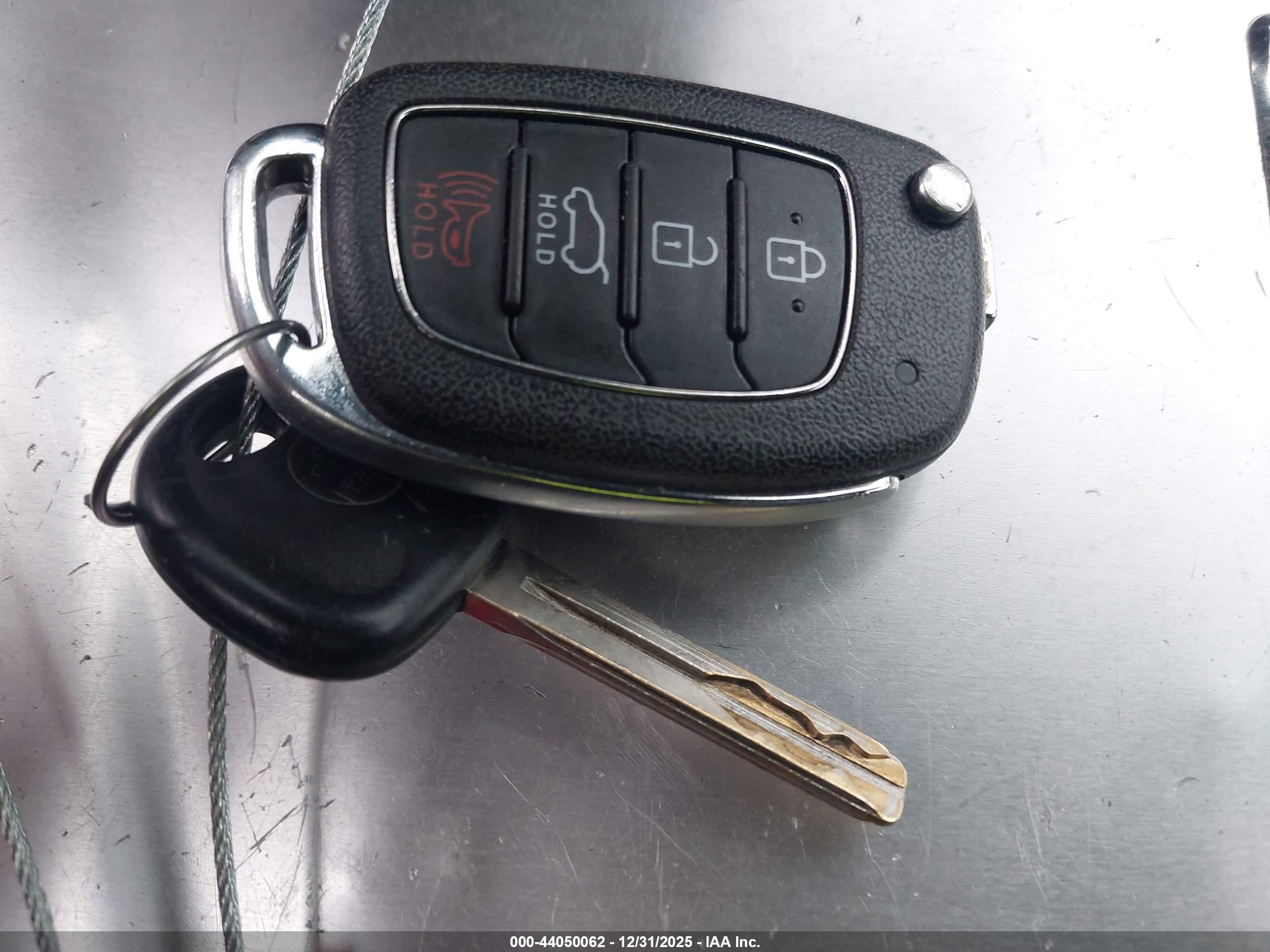 HYUNDAI TUCSON image 11