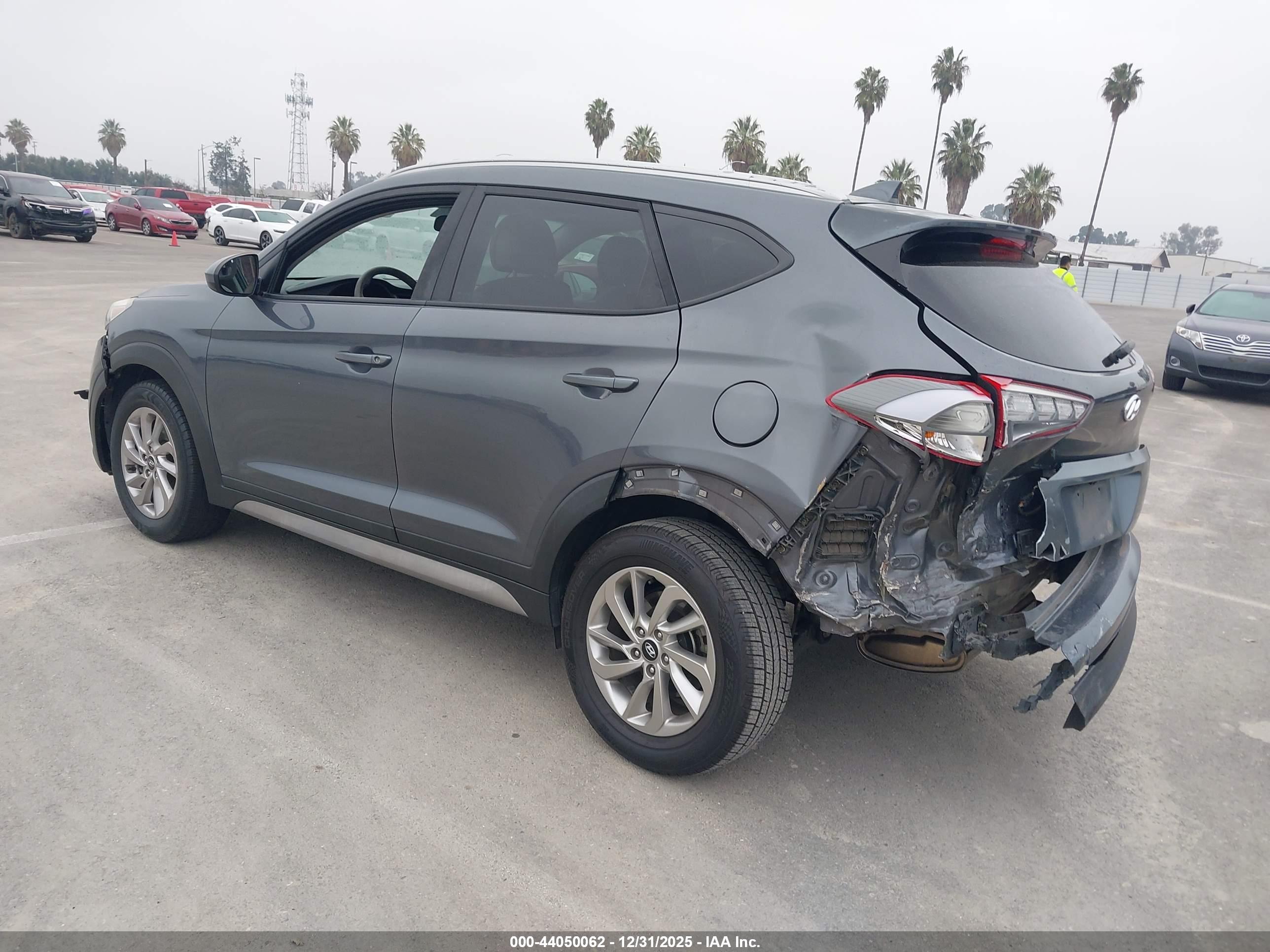 HYUNDAI TUCSON image 3
