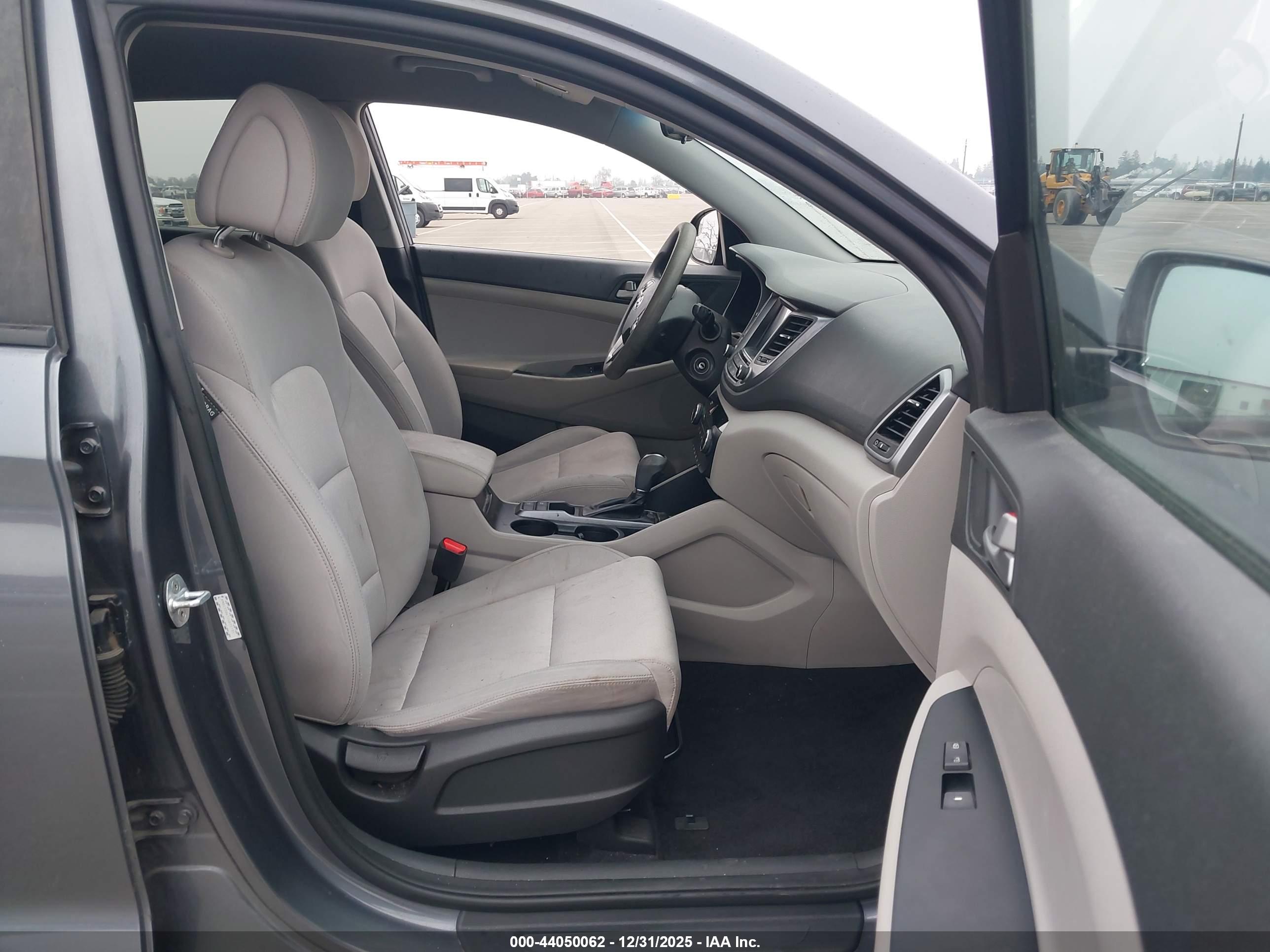 HYUNDAI TUCSON image 5