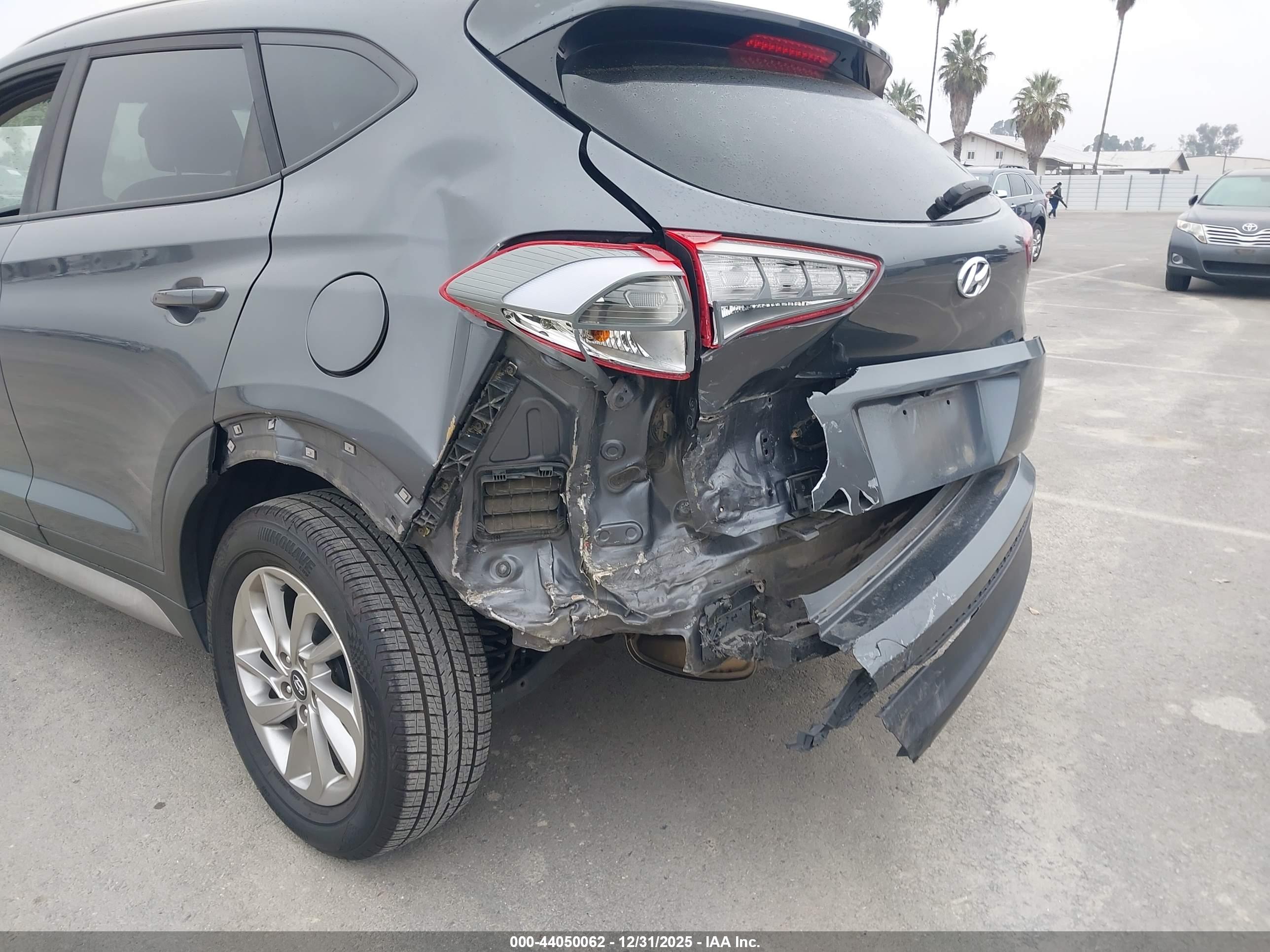 HYUNDAI TUCSON image 6