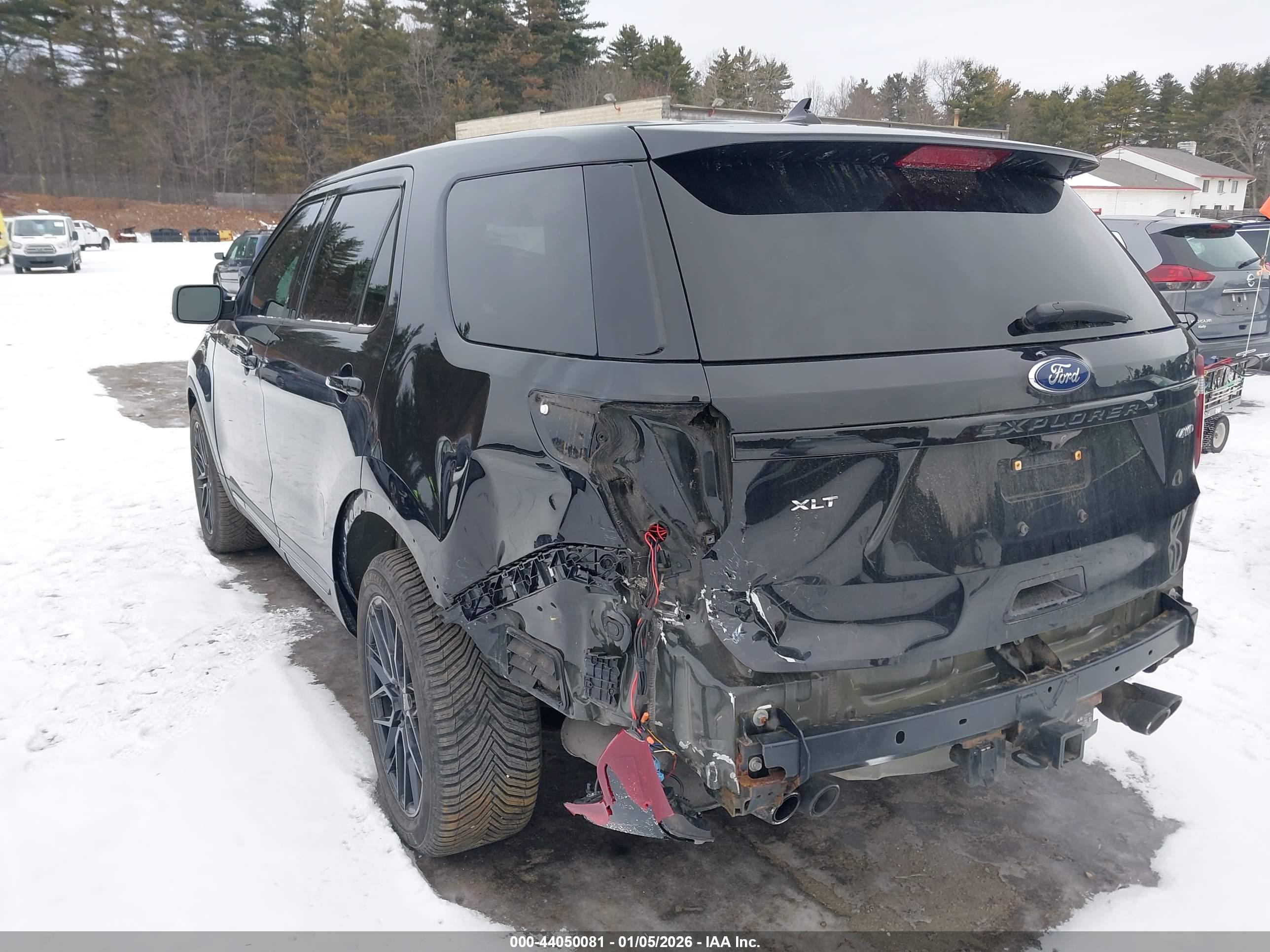 FORD EXPLORER image 3