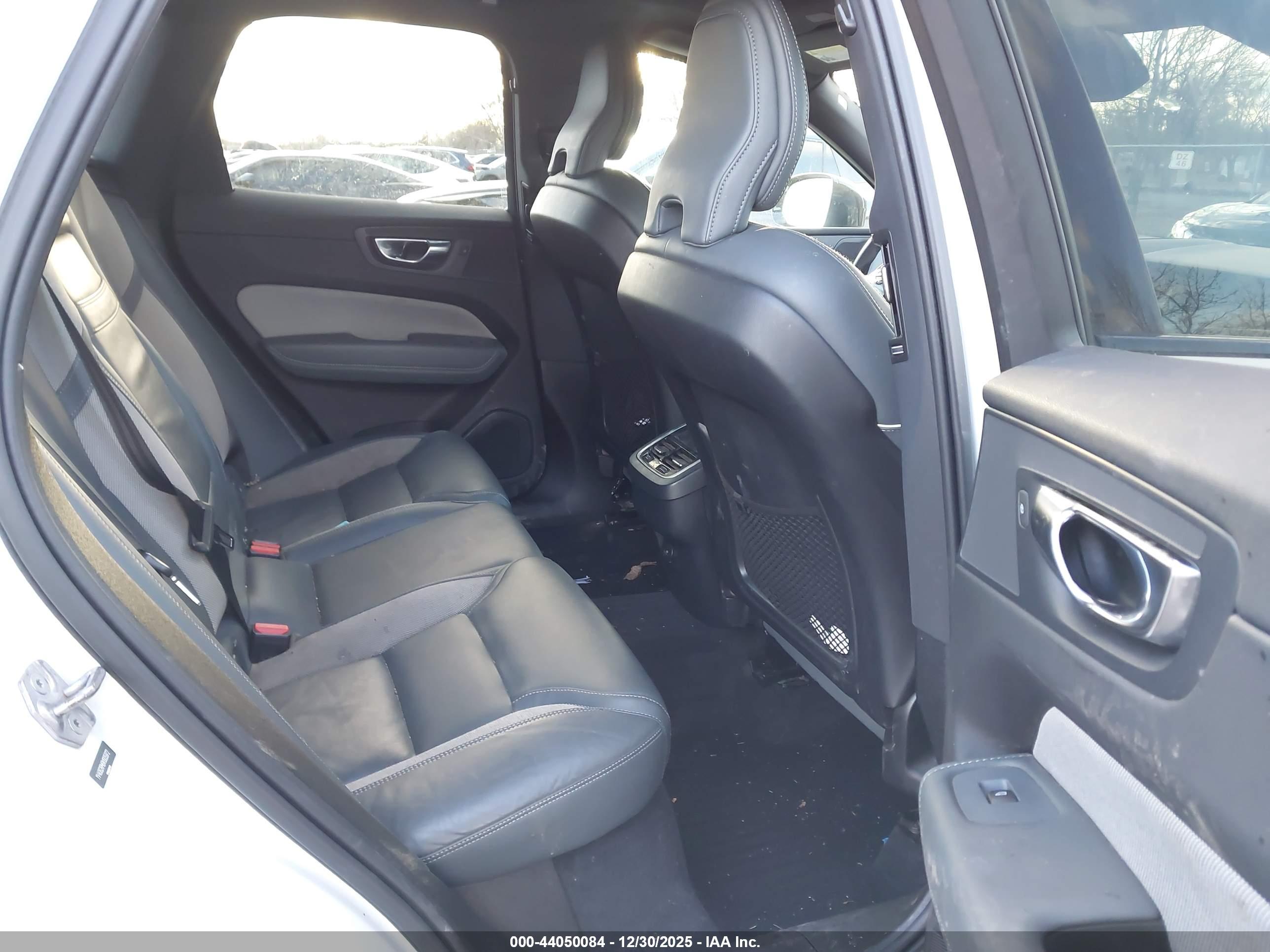 VOLVO XC60 image 8