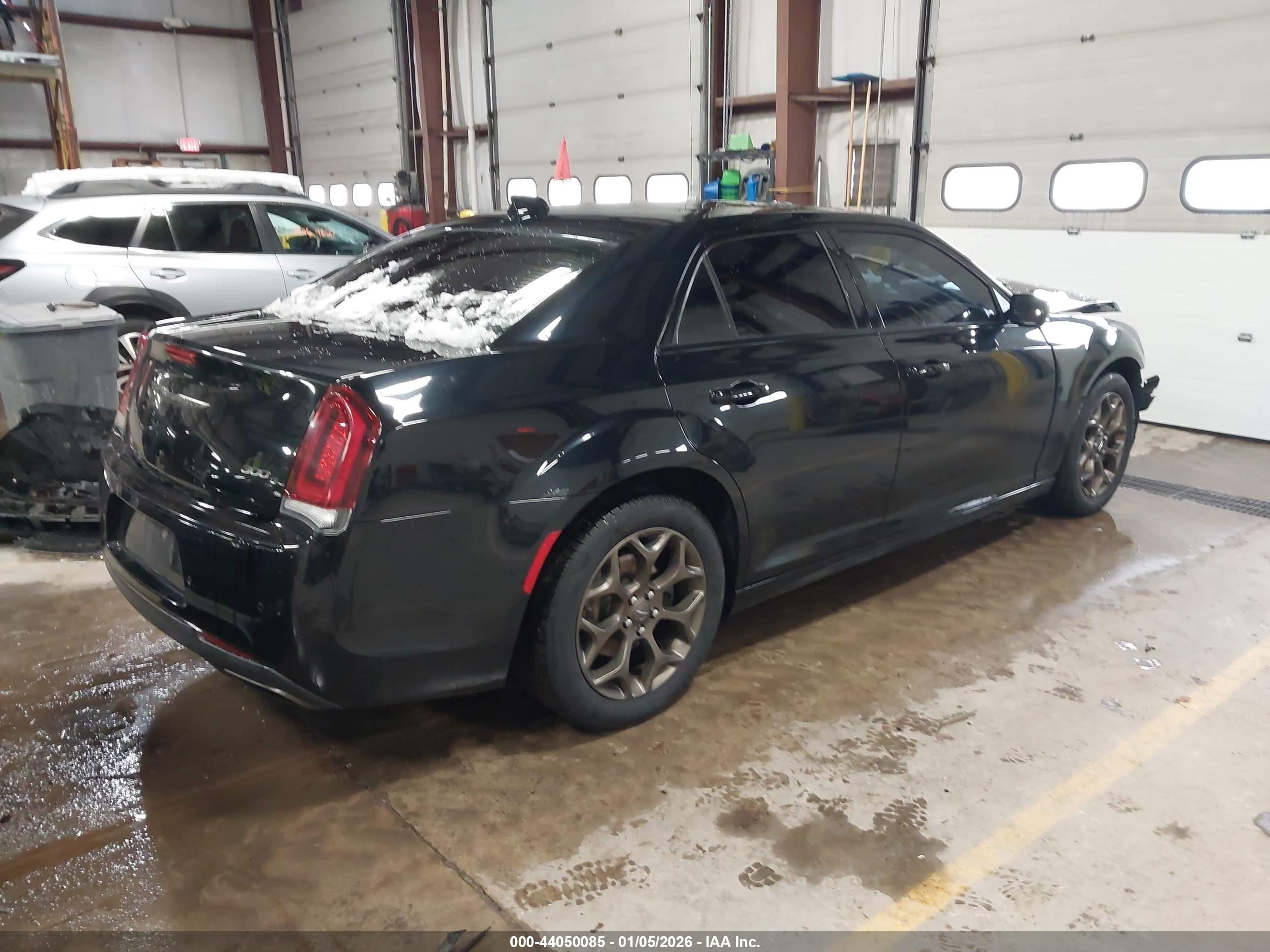 CHRYSLER 300 image 4