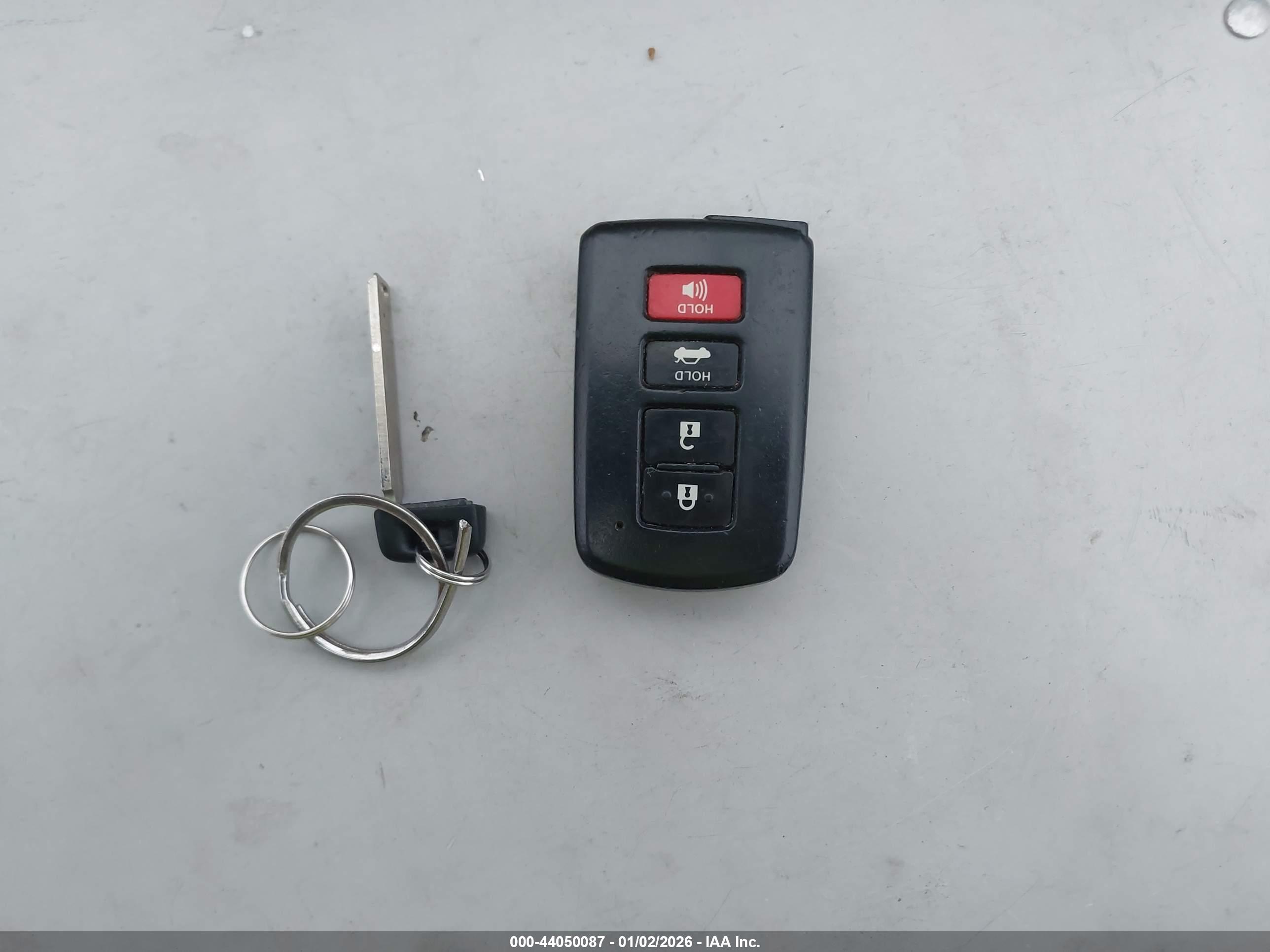 TOYOTA CAMRY image 11