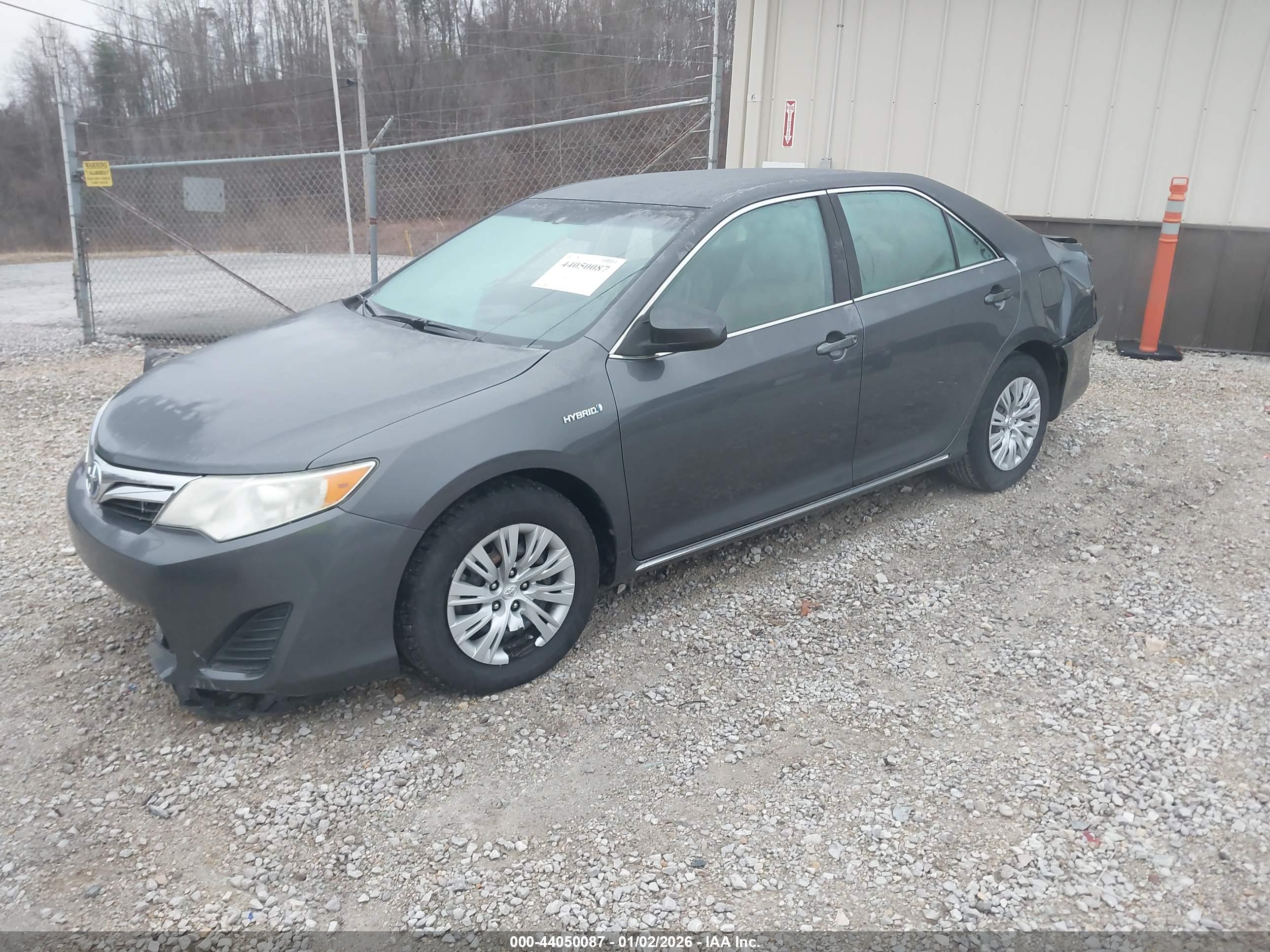 TOYOTA CAMRY image 2