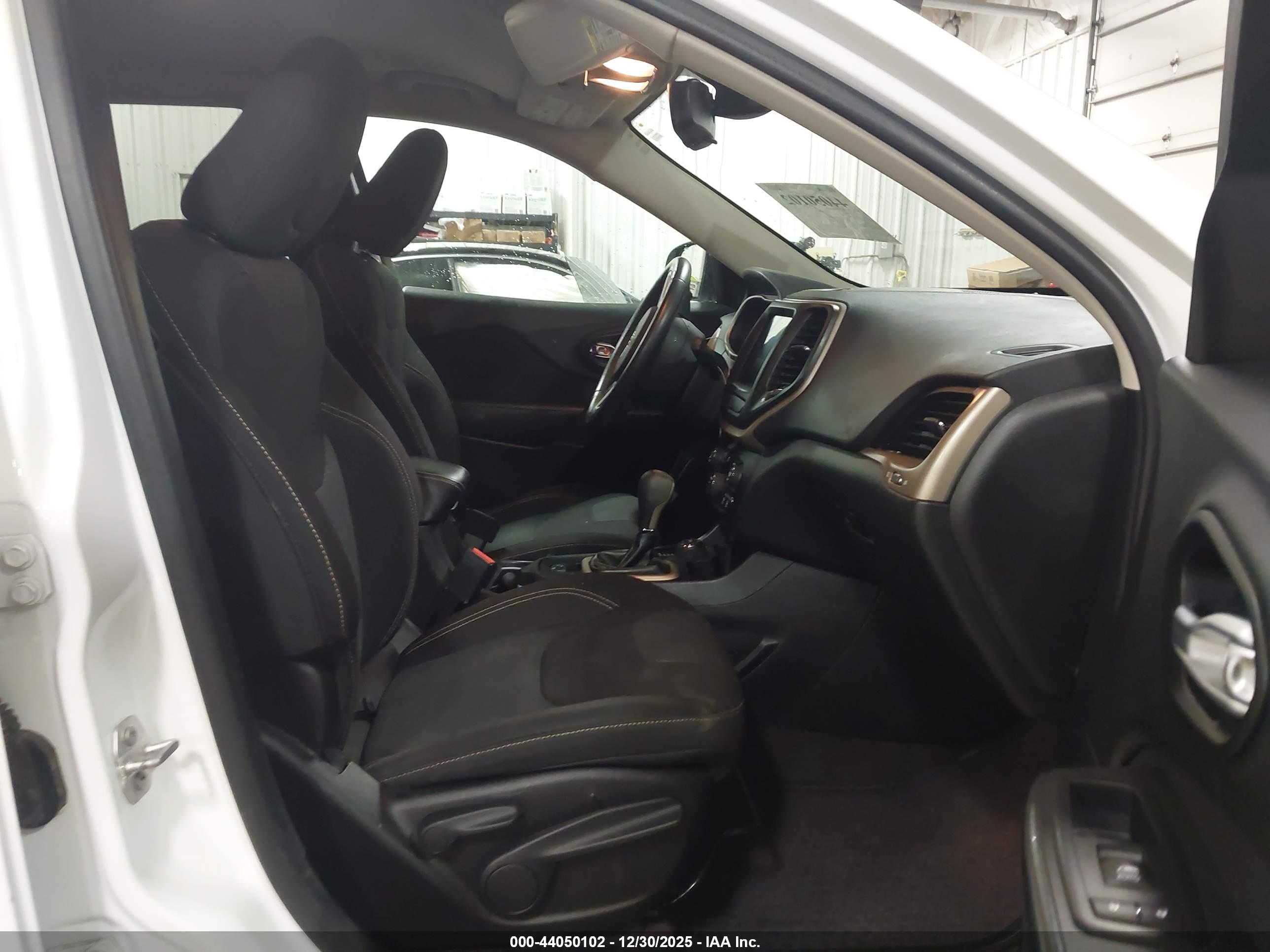 JEEP CHEROKEE image 5