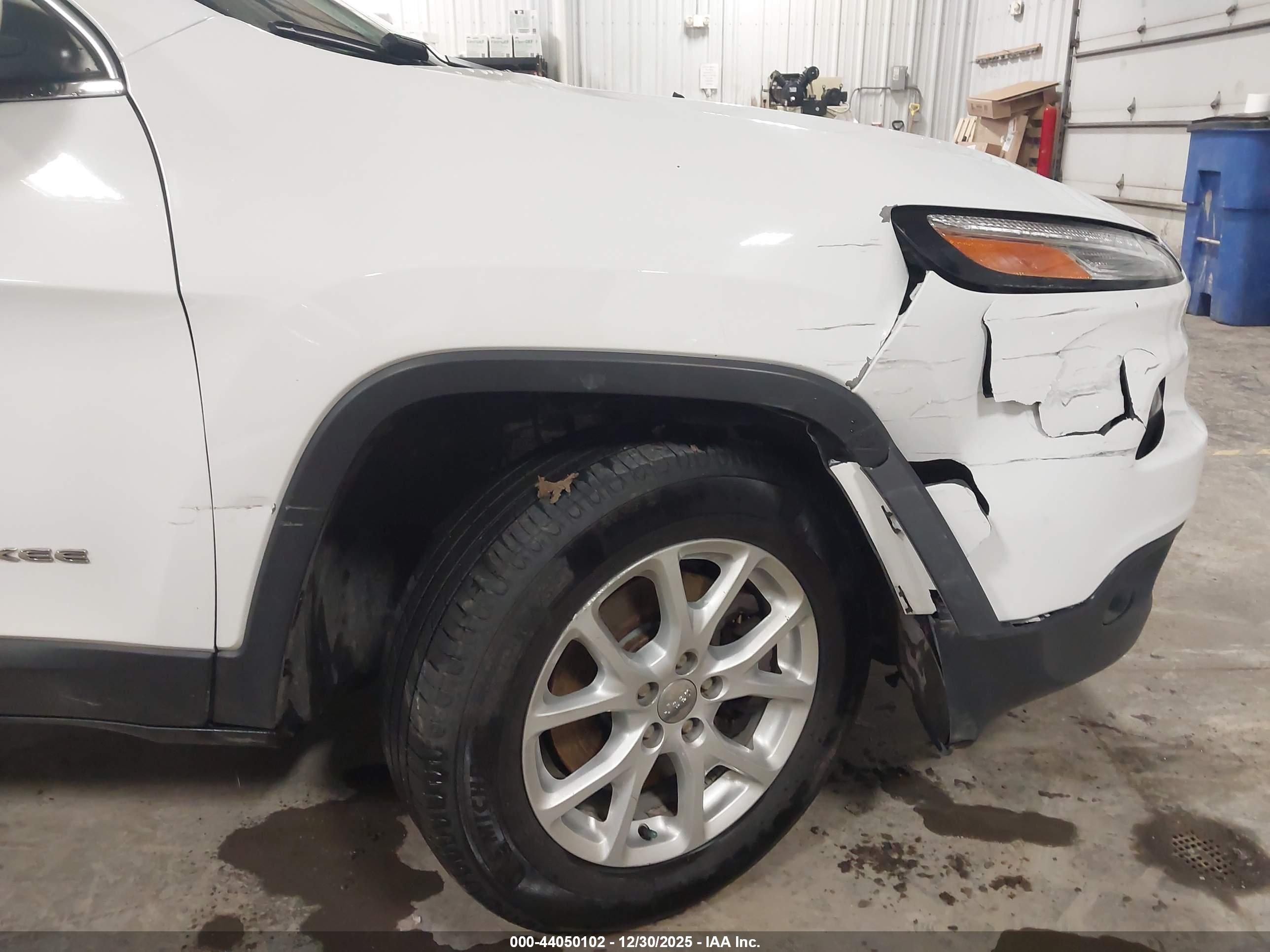 JEEP CHEROKEE image 6