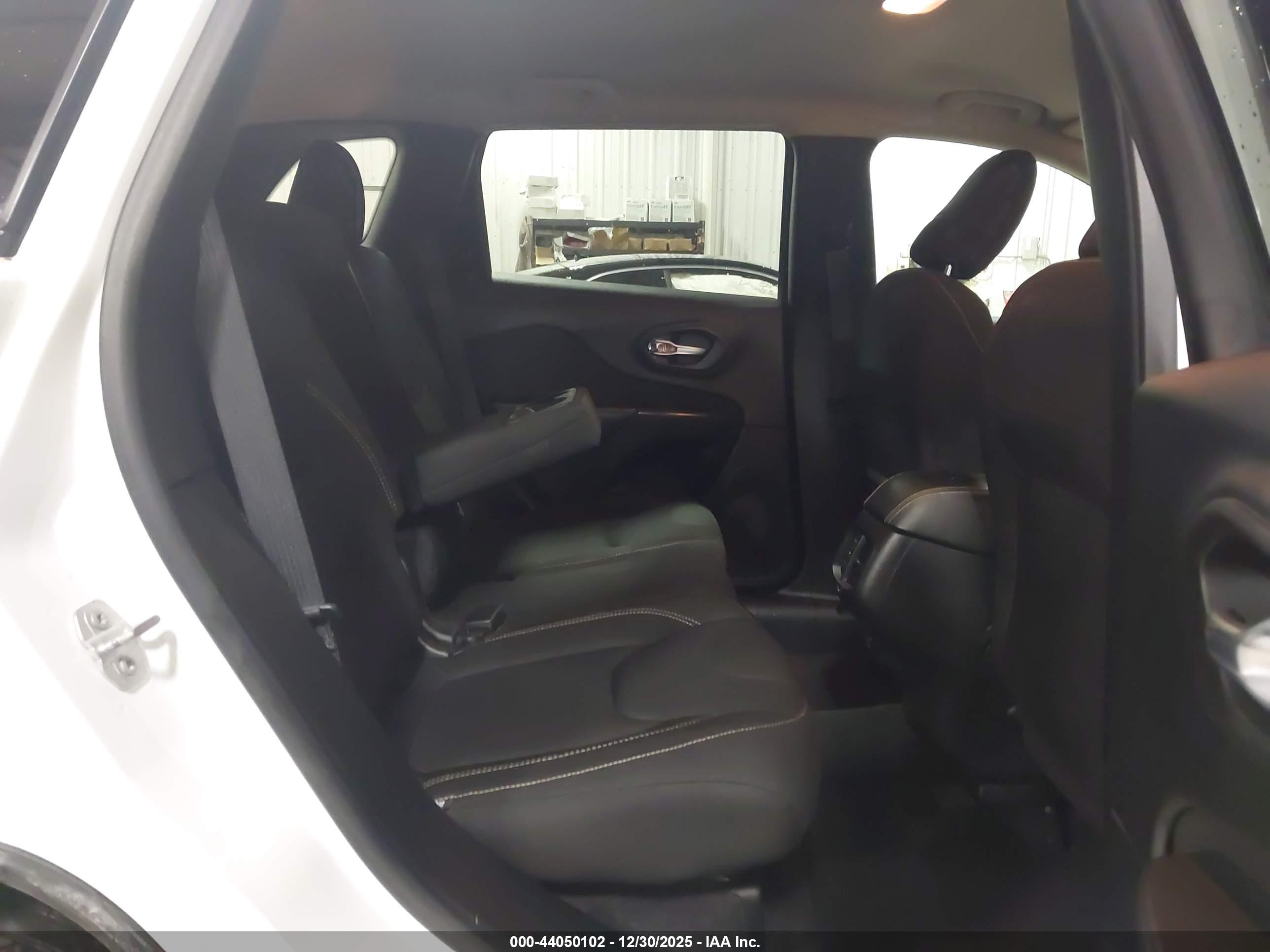 JEEP CHEROKEE image 8