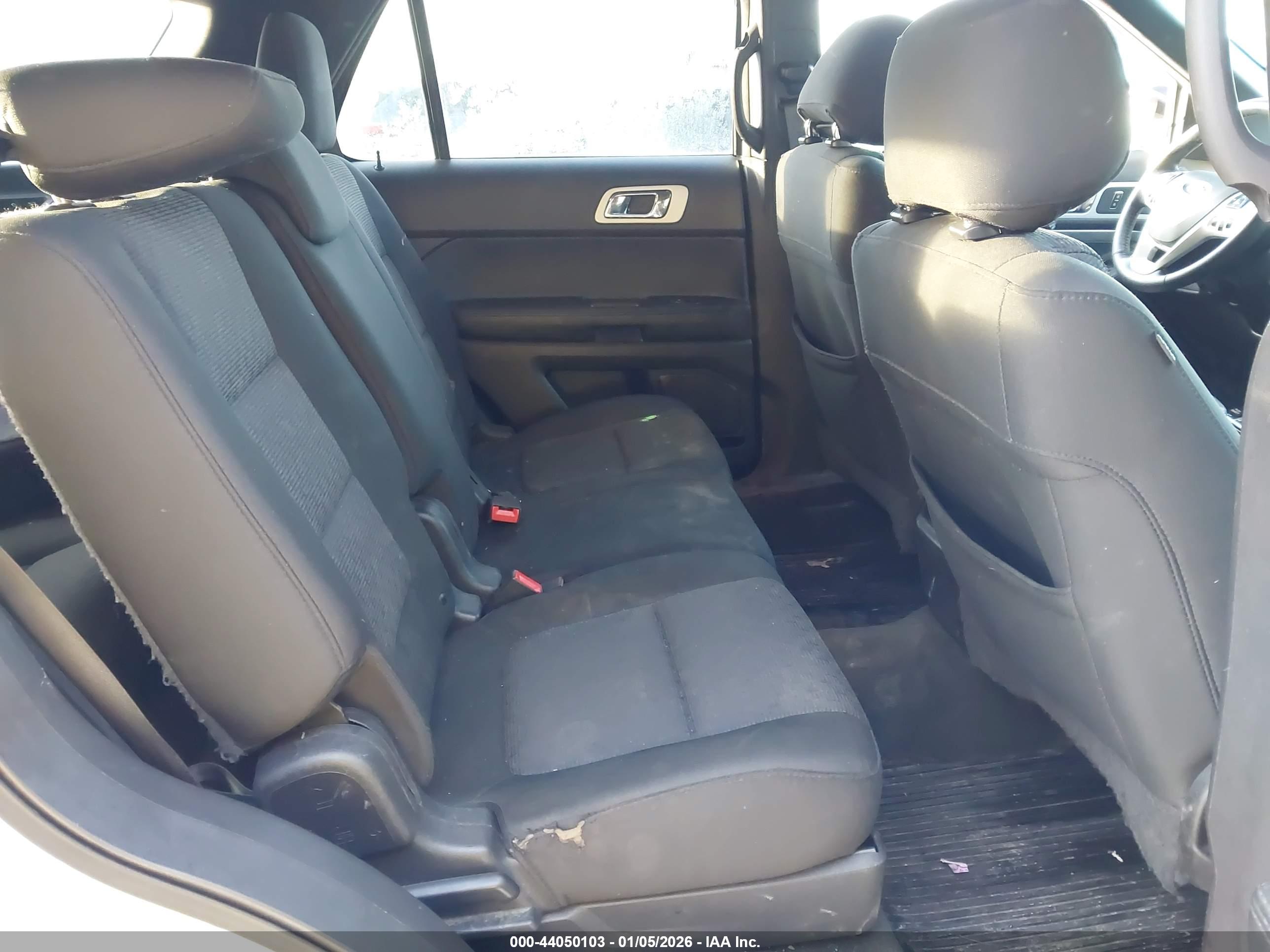 FORD EXPLORER image 8