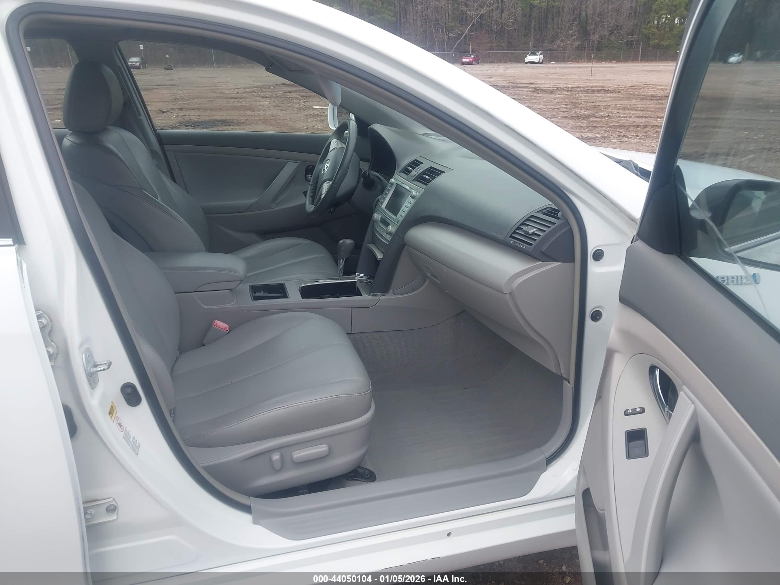 TOYOTA CAMRY image 5