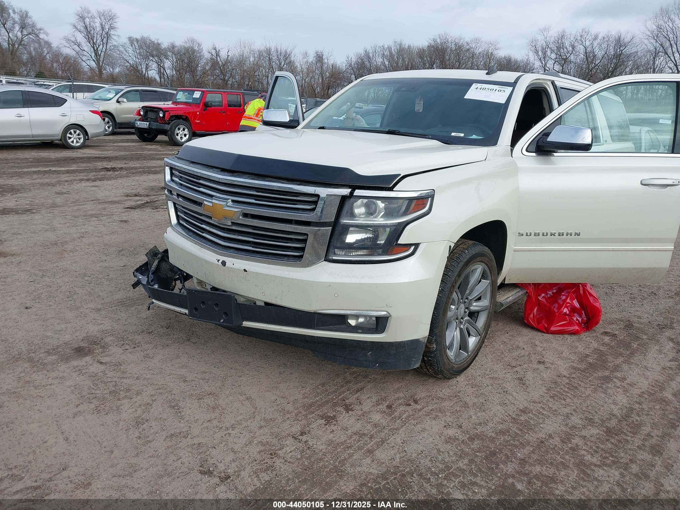 CHEVROLET SUBURBAN image 2