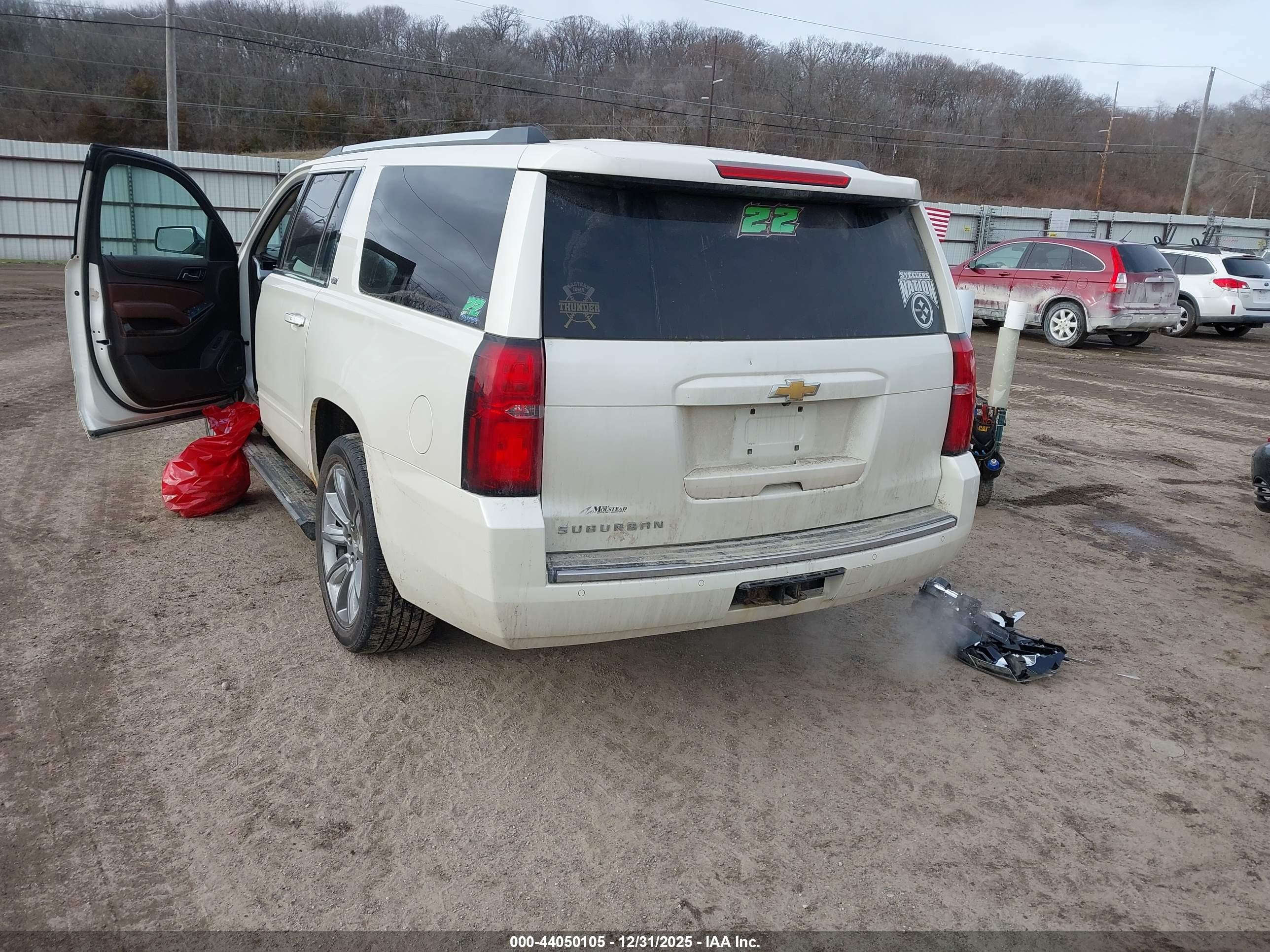 CHEVROLET SUBURBAN image 3