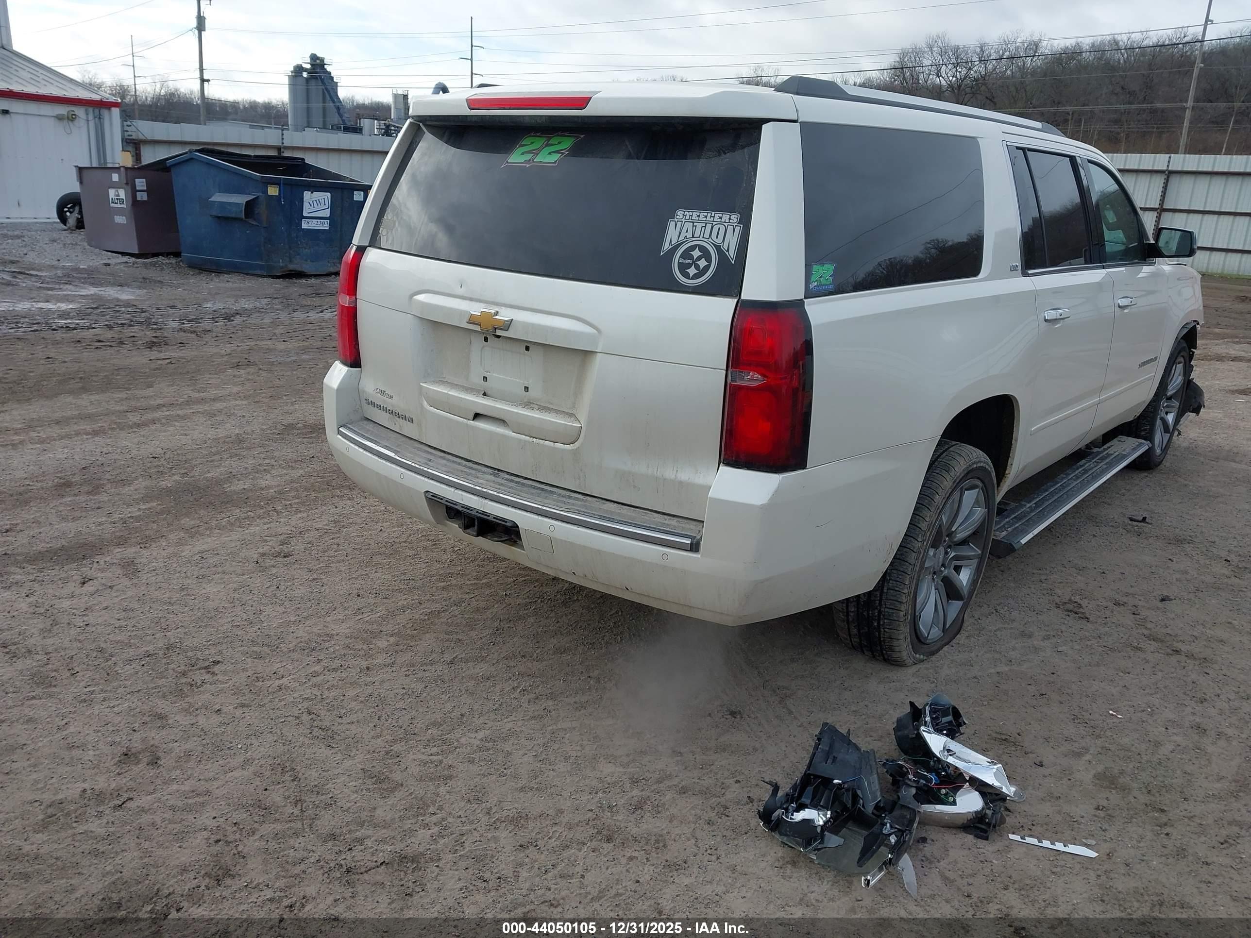 CHEVROLET SUBURBAN image 4