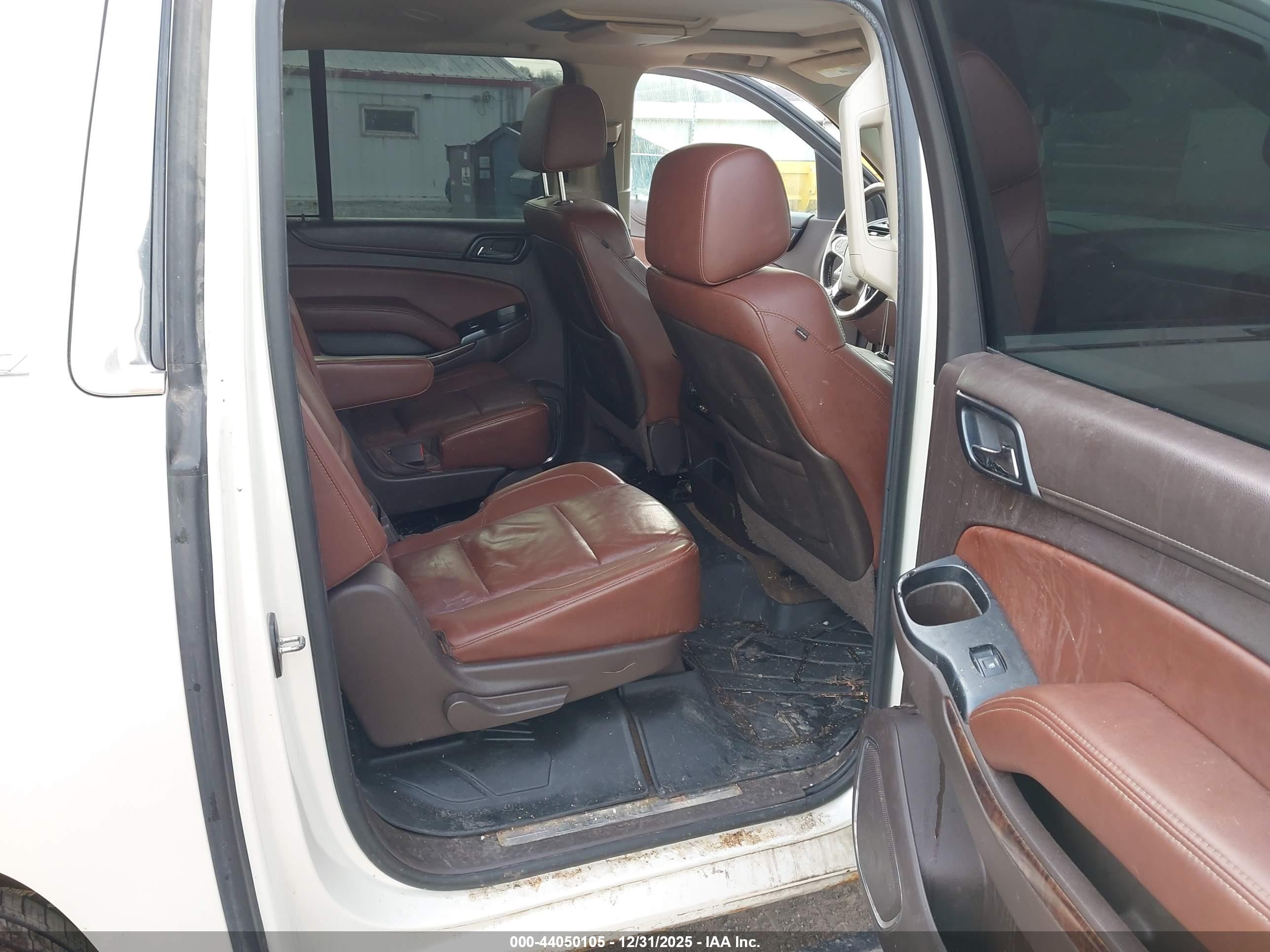 CHEVROLET SUBURBAN image 8