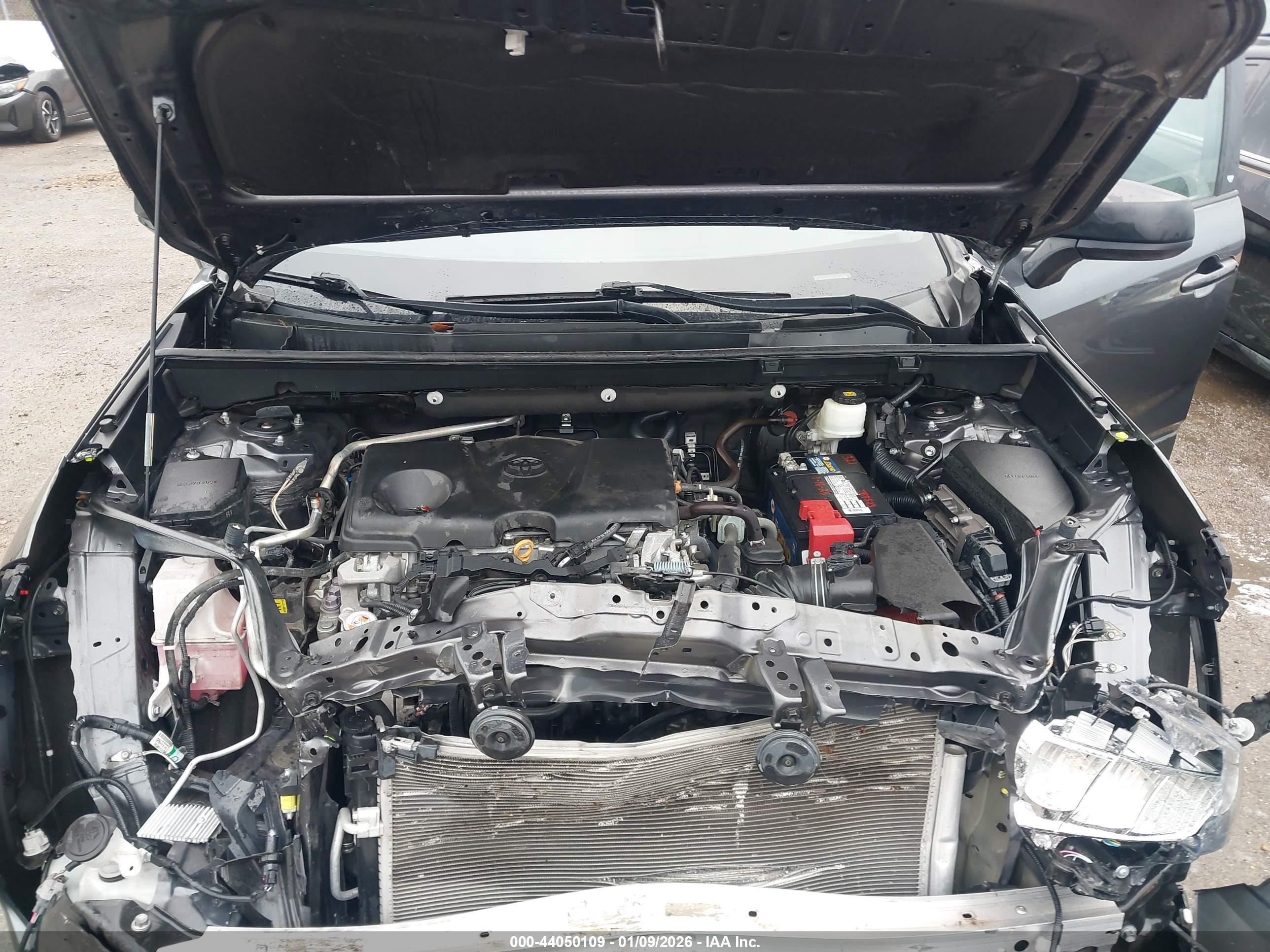TOYOTA RAV4 image 10