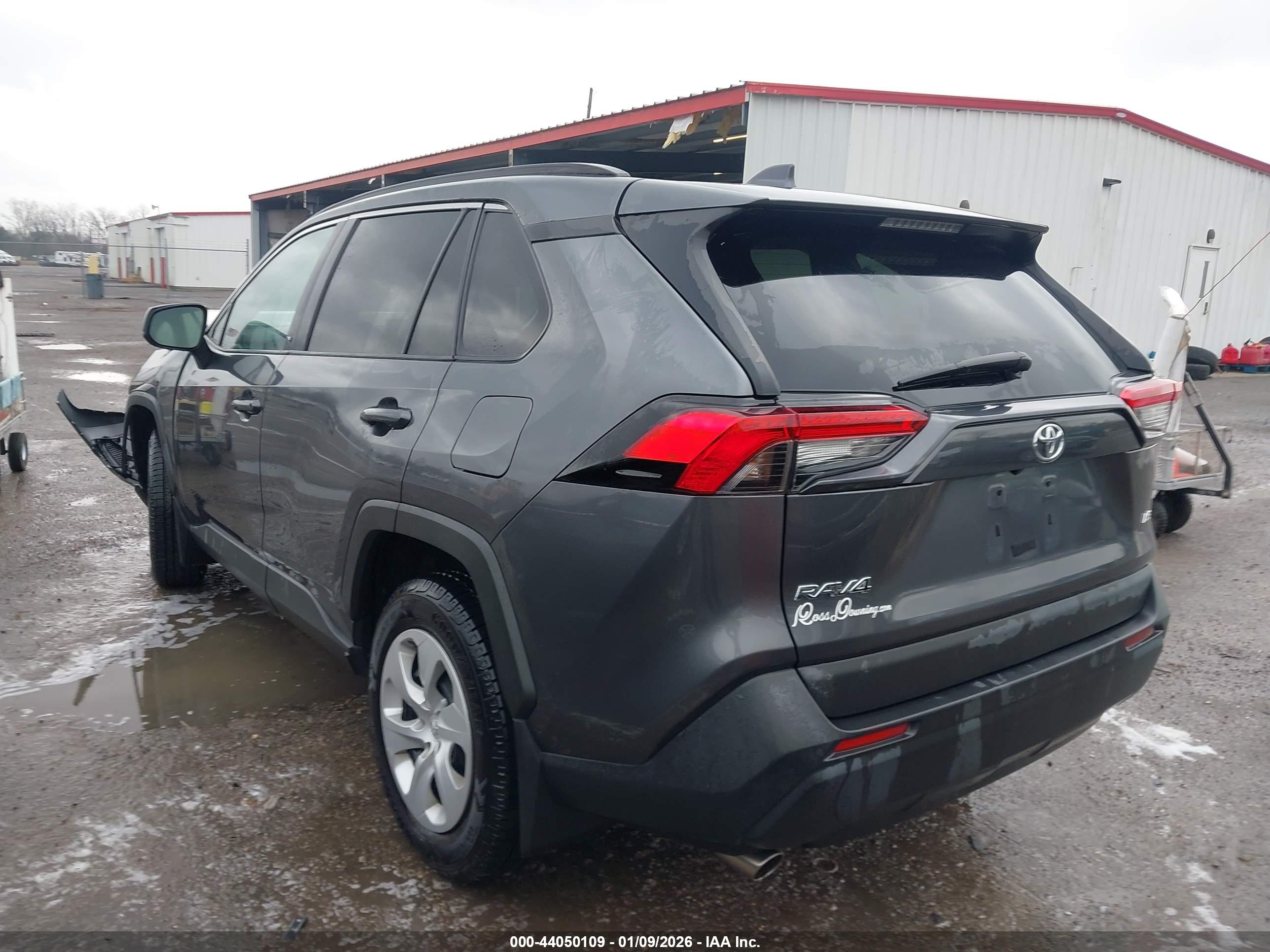 TOYOTA RAV4 image 3