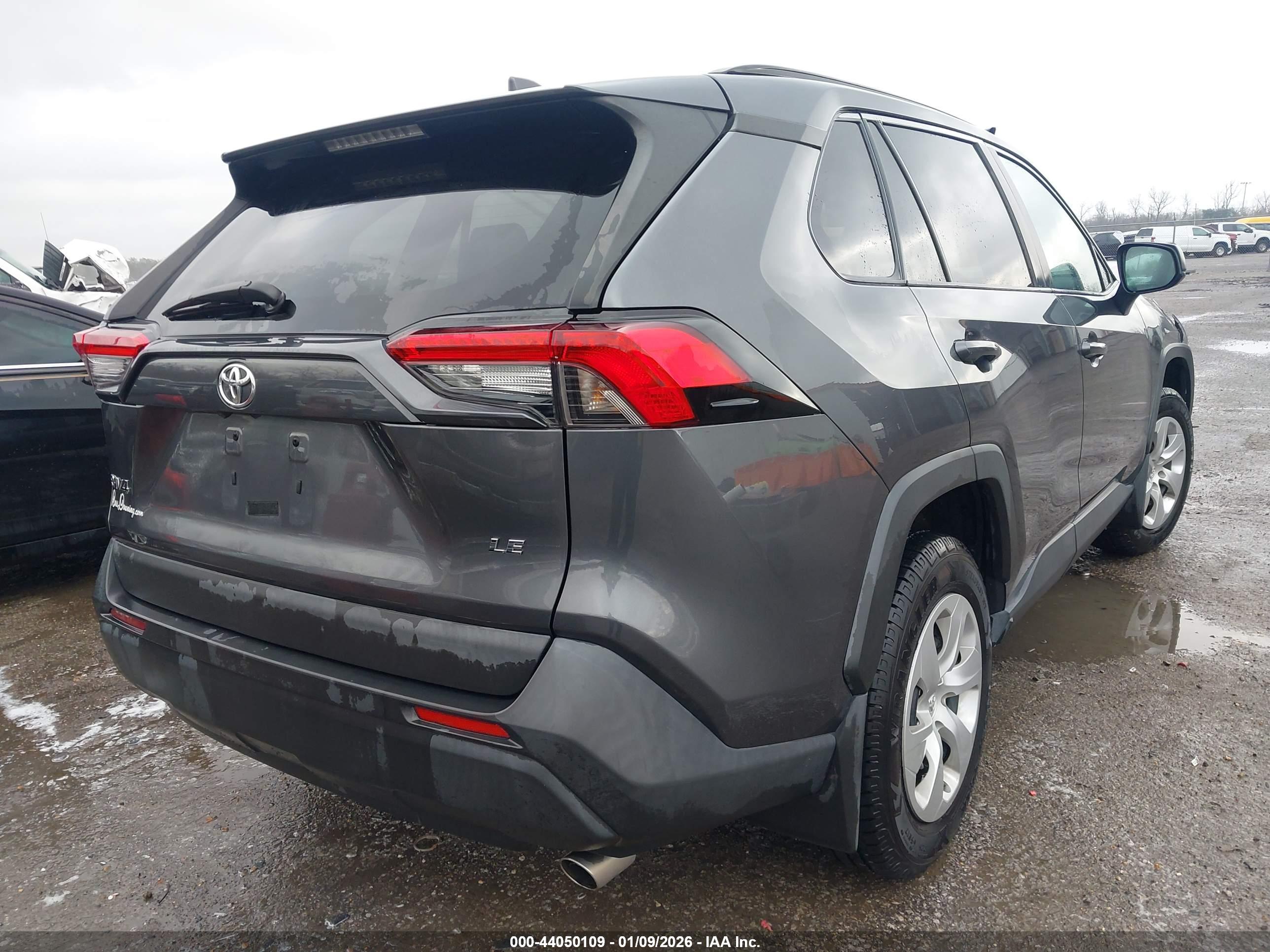TOYOTA RAV4 image 4