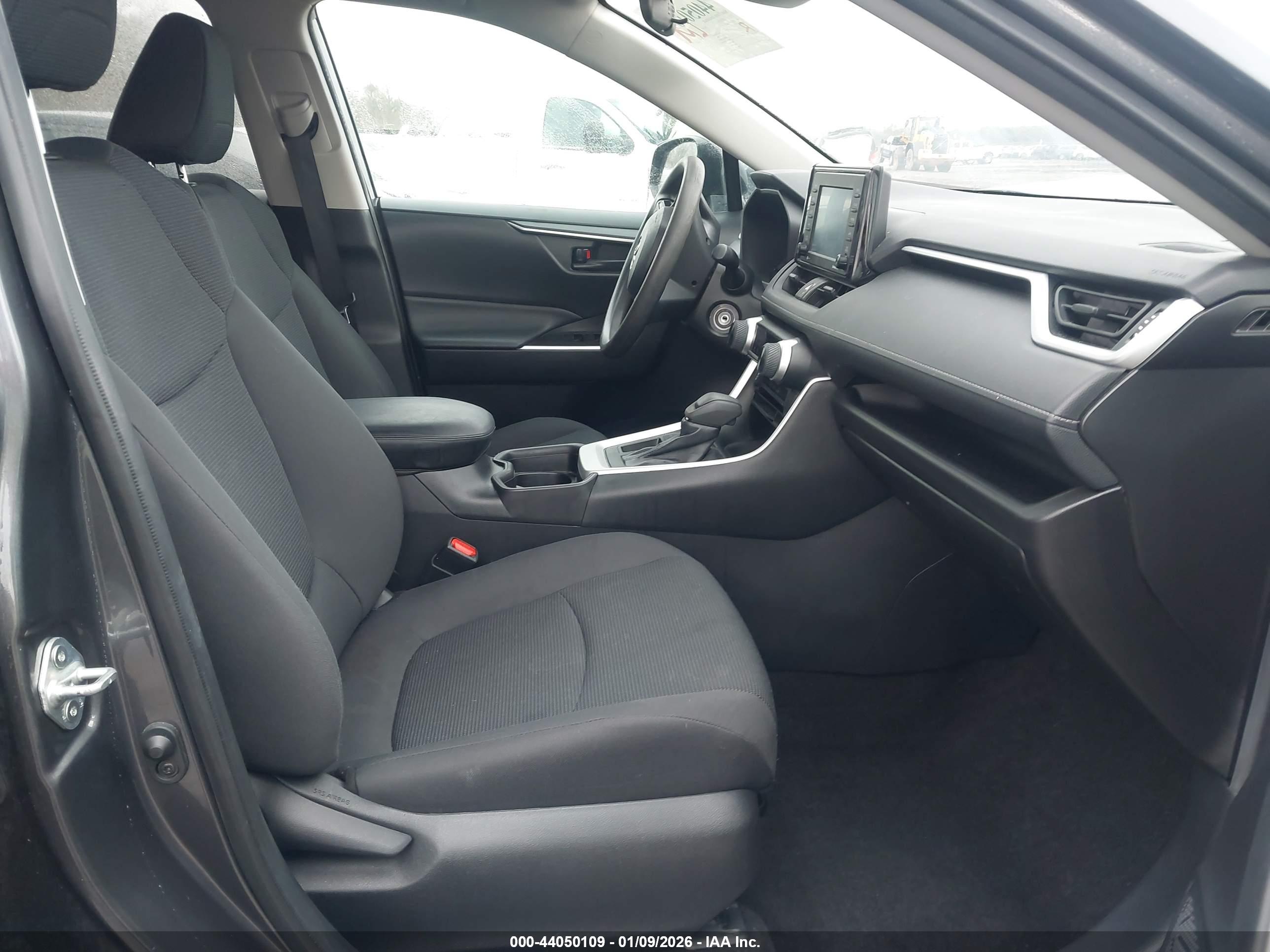 TOYOTA RAV4 image 5
