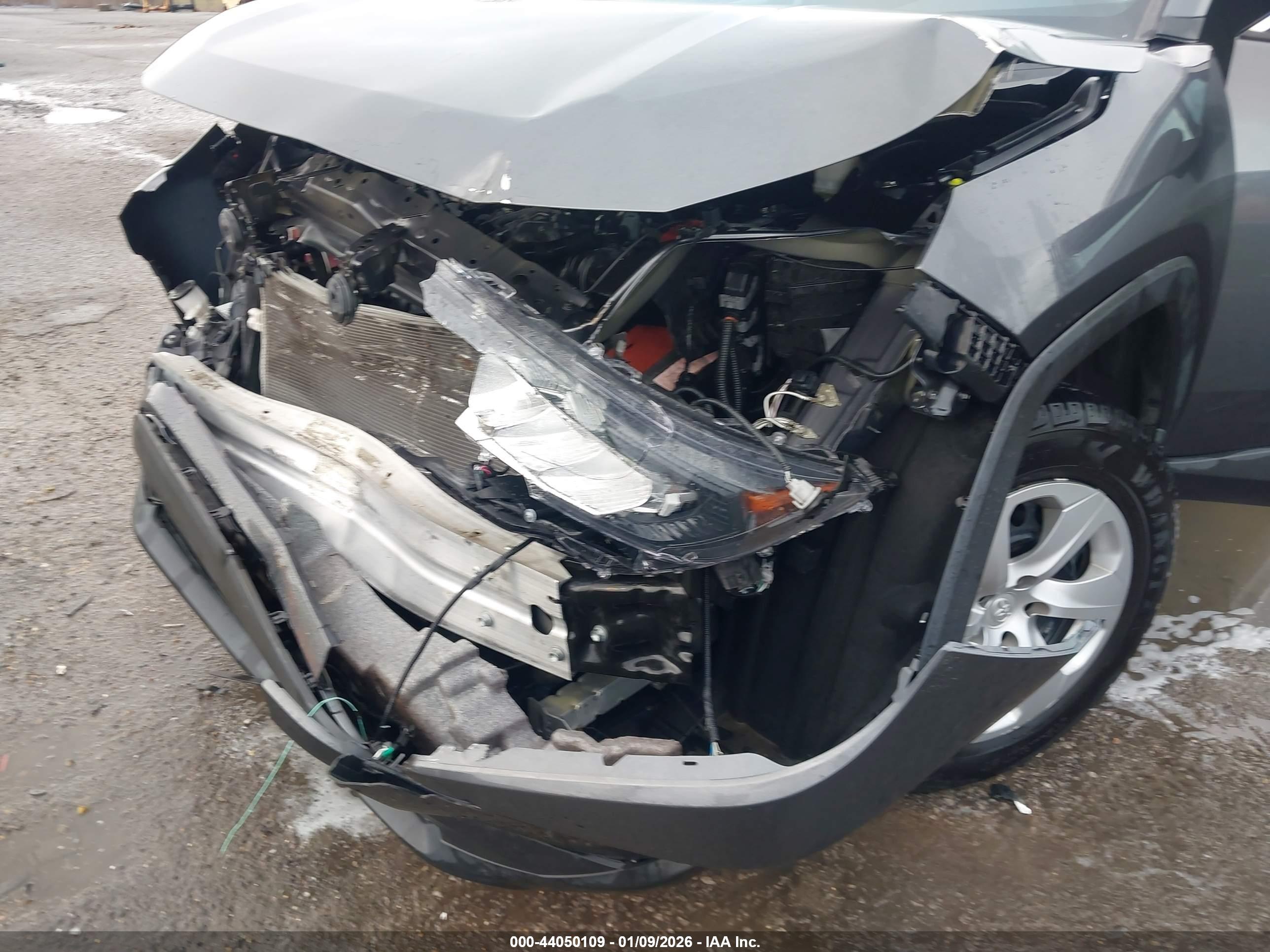 TOYOTA RAV4 image 6