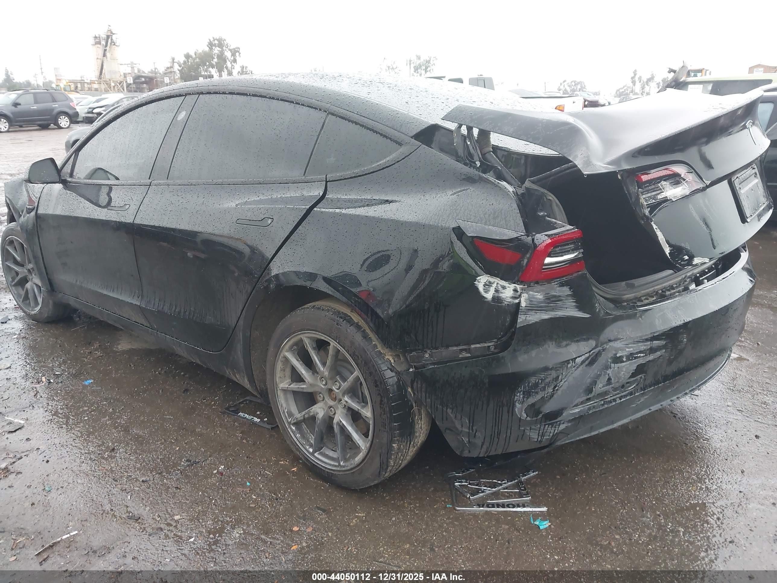 TESLA MODEL image 3